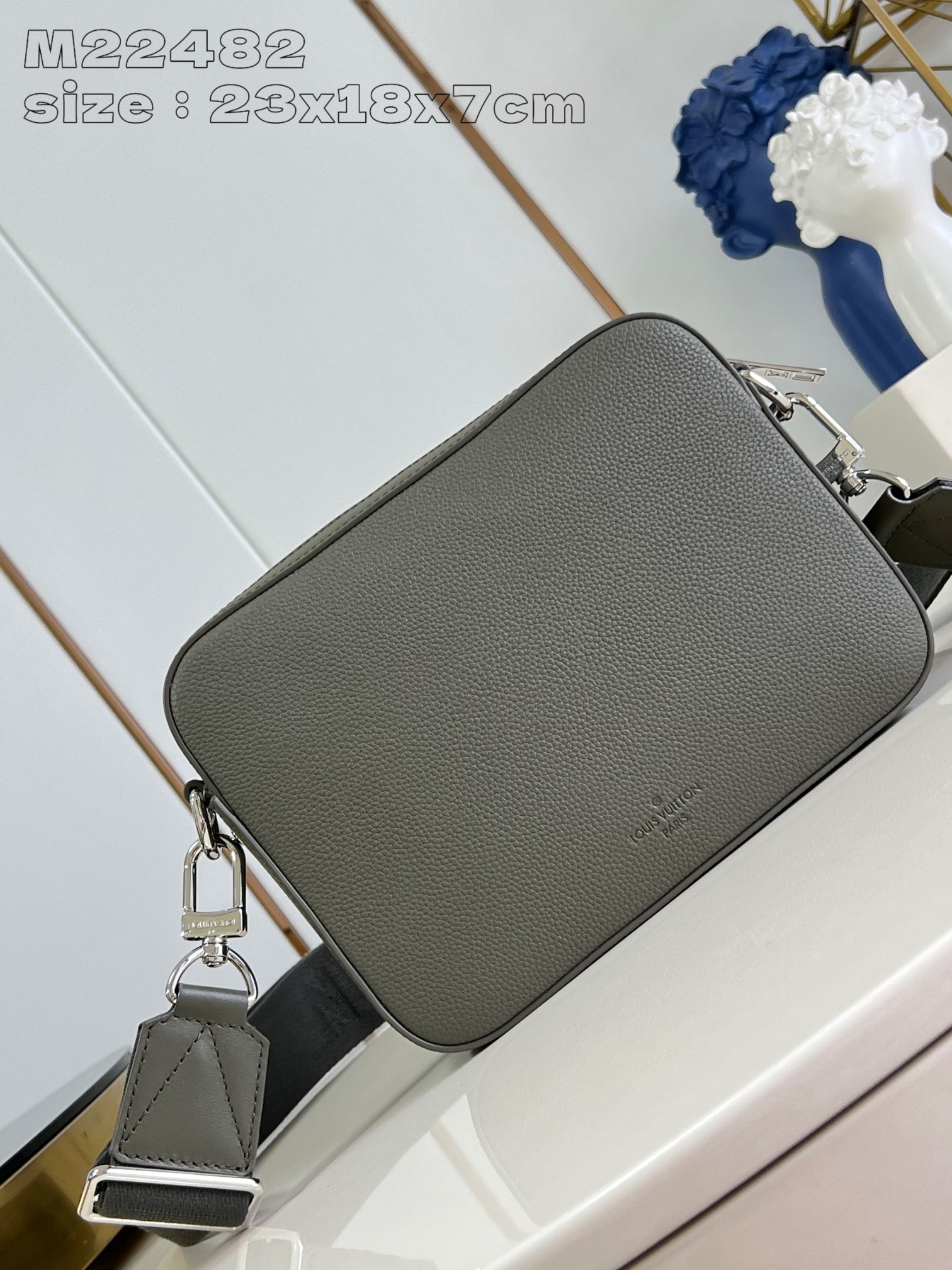 P1300 M22482 Grey Green M11626 This Fastline messenger bag in supple cowhide leather combines style and functionality with a snug fit to hold a cell phone, small wallet, notepad, and earphonesFront pocket for easy access to essentialsLouis Vuitton logoShoulder strap is detachable or adjustable for shoulder and crossbody optionsSize: 23.5x18x7cm (L x H x W)