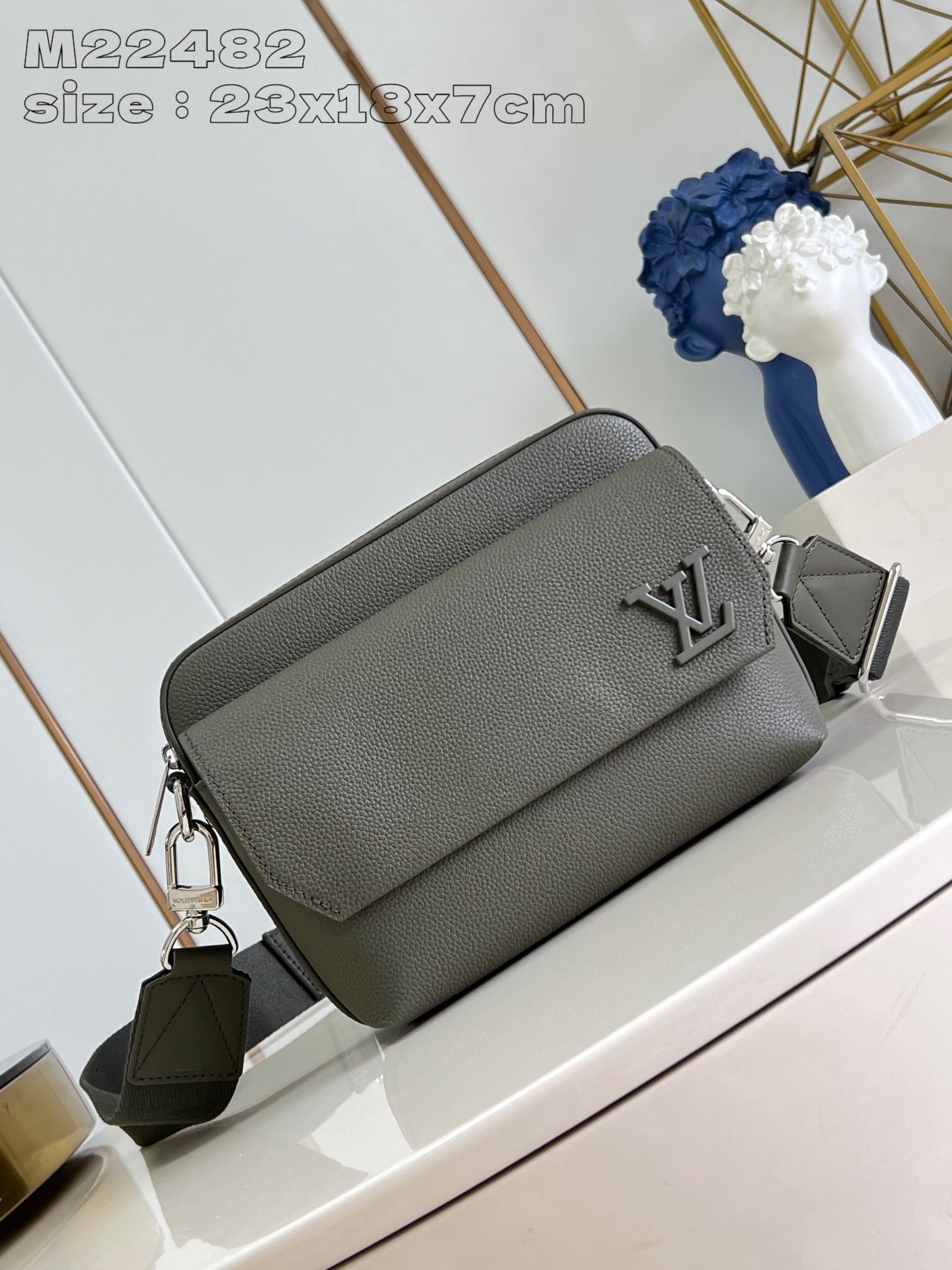 P1300 M22482 Grey Green M11626 This Fastline messenger bag in supple cowhide leather combines style and functionality with a snug fit to hold a cell phone, small wallet, notepad, and earphonesFront pocket for easy access to essentialsLouis Vuitton logoShoulder strap is detachable or adjustable for shoulder and crossbody optionsSize: 23.5x18x7cm (L x H x W)