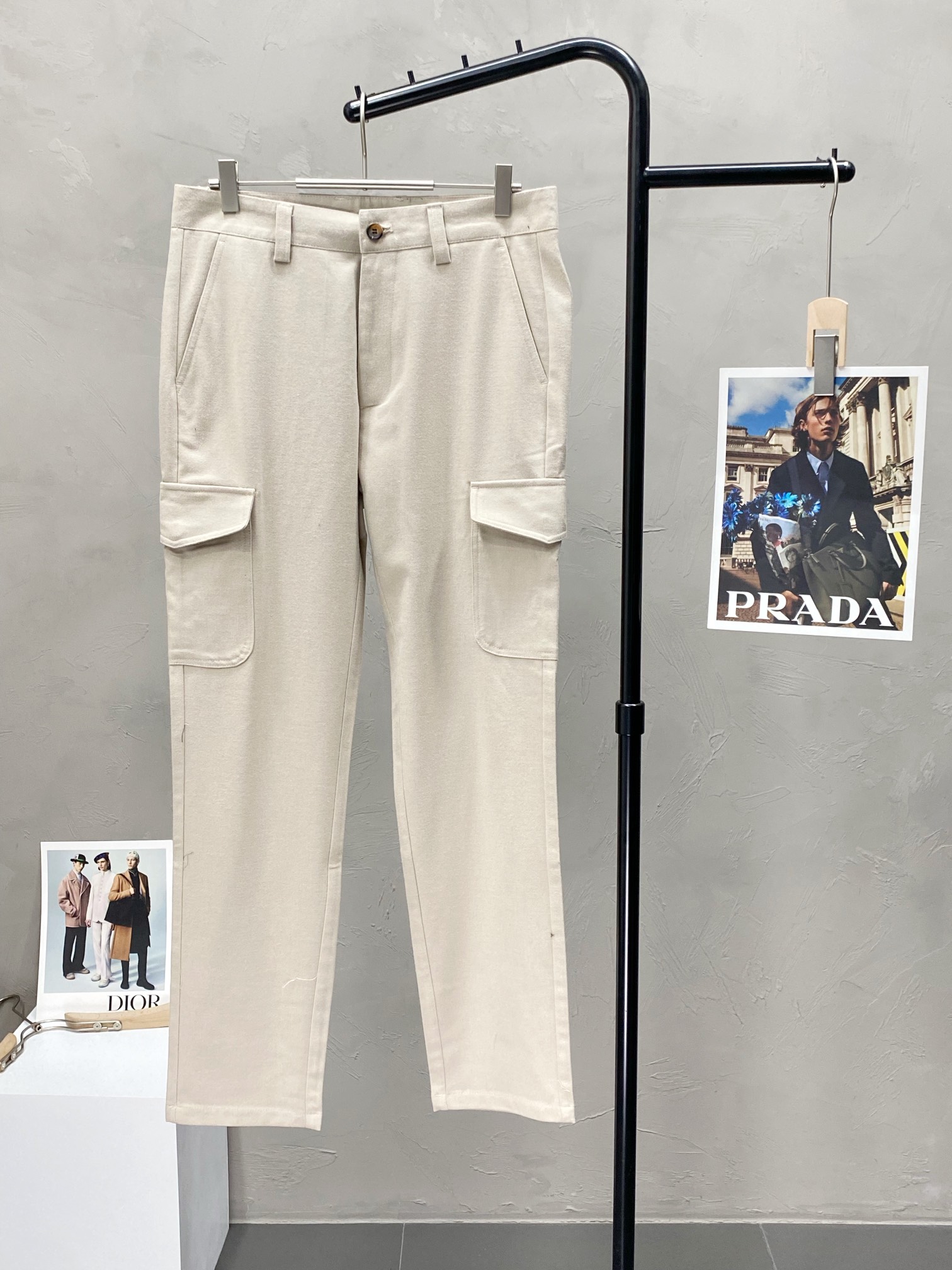 P660 BC-Brunello Cucineli Brunello Cucineli 💥 Exclusive and exclusive new lounge pants High-end version! Counter customized fabrics Breathable comfort with impeccable details Brand elements Design concepts reflecting high quality Delicate and soft hand feel! Presented casual tailoring on the body shape is superb! Size: 48.50.52.54