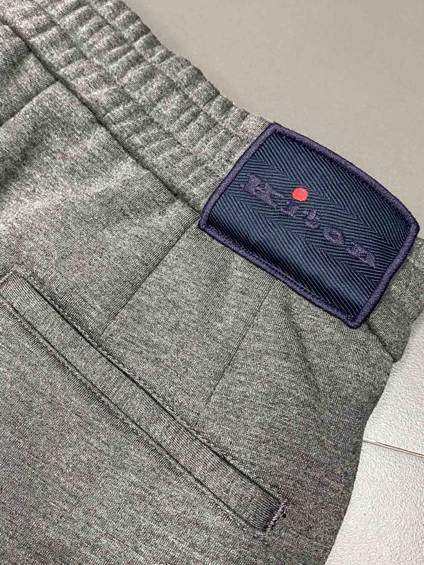 Image [8]-P660 KITON 💥 Exclusive exclusive new casual pants High-end version! Counter customized fabrics Breathable comfort with impeccable details Brand elements Design concepts reflecting high quality Delicate and soft hand feel! Present casual tailoring on the body shape is superb! Yardage: 48.50.52.54-High Faux Bags