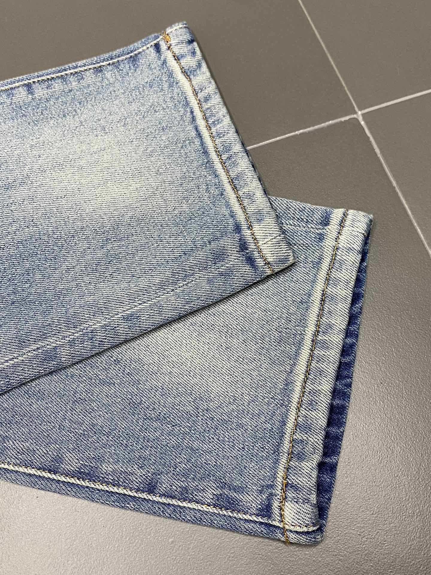 P640ZEGNA Ermenegildo Zegna 💥 Exclusif nouveau jeans décontracté 👖 Version haut de gamme ! Contre personnalisé tissu Respirant confort haut détails impeccables éléments de marque design concept reflète haute qualité sensation délicate et douce ! Présenter tailleur décontracté sur la forme du corps est superbe ! Yardage : 30-38