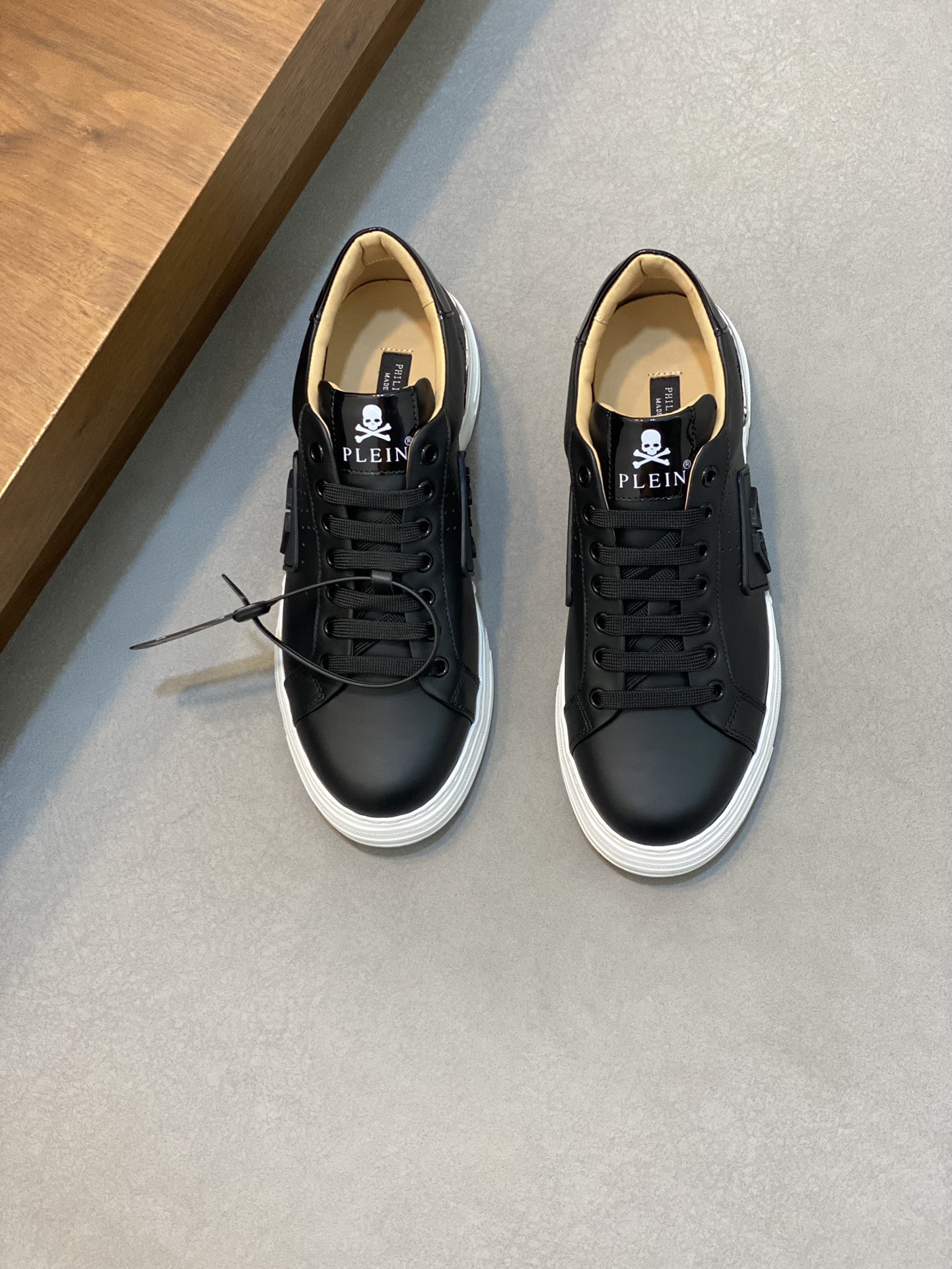 P720 PhiliPP Plein Germany PP Phili official website new men's shoes perfect shape to build 🔥 cowhide upper cowhide lining. Original rubber wear-resistant outsole 🔱 Shoes full of three-dimensional sense of full high-grade without losing taste fashion, novelty! Absolute focus code 39-44 (38, 45 customized)