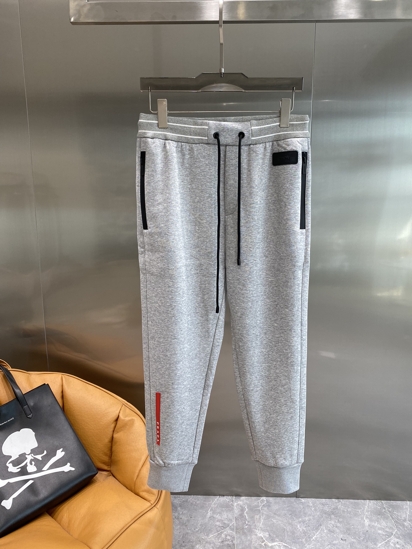 Prada 2024 fall and winter new casual pants! The official website synchronization sale brand classic LOGO casual pants customized fabric comfort is extremely good hand touch: Lie Office literacy is very high perfect quality craft padded models Size M-3 XL 🅿️520 - high imitation factory