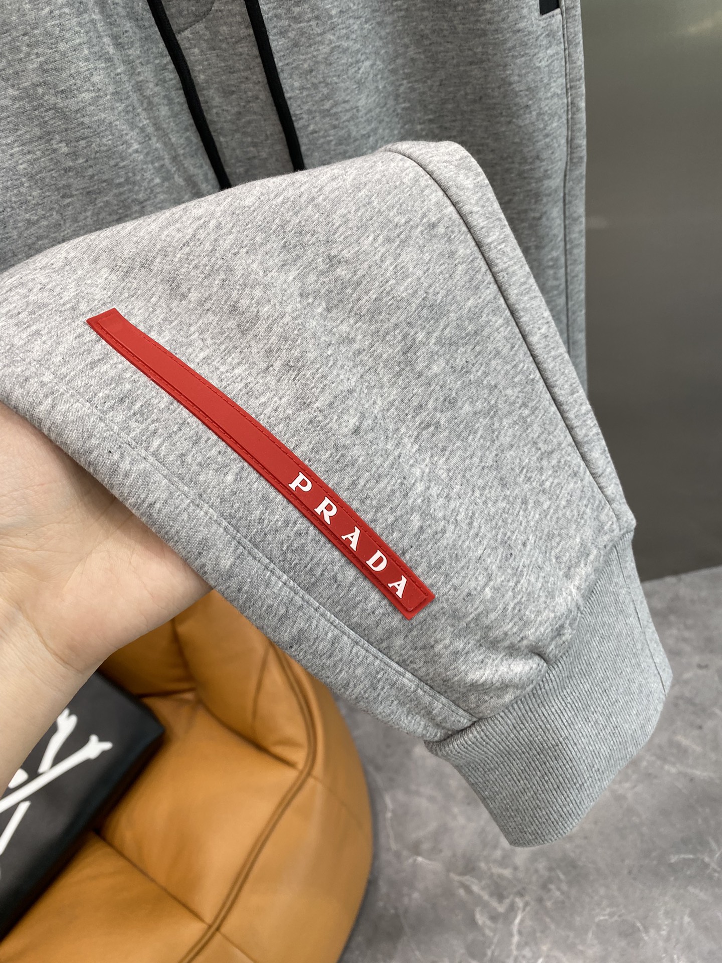 Prada 2024 fall and winter new casual pants! The official website synchronization sale brand classic LOGO casual pants customized fabric comfort is extremely good hand touch: Lie Office literacy is very high perfect quality craft padded models Size M-3 XL 🅿️520 - high imitation factory