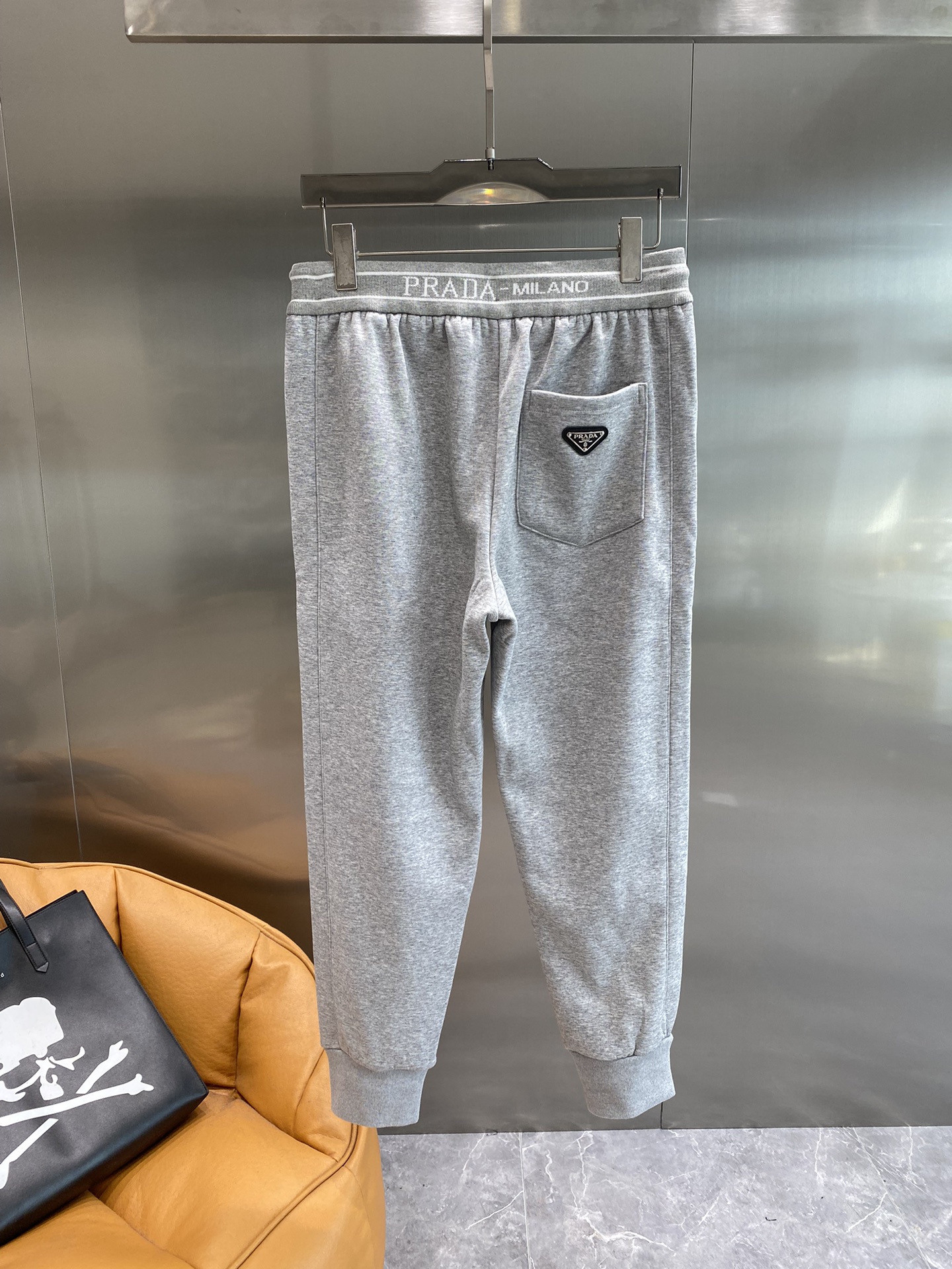 Prada 2024 fall and winter new casual pants! The official website synchronization sale brand classic LOGO casual pants customized fabric comfort is extremely good hand touch: Lie Office literacy is very high perfect quality craft padded models Size M-3 XL 🅿️520 - high imitation factory