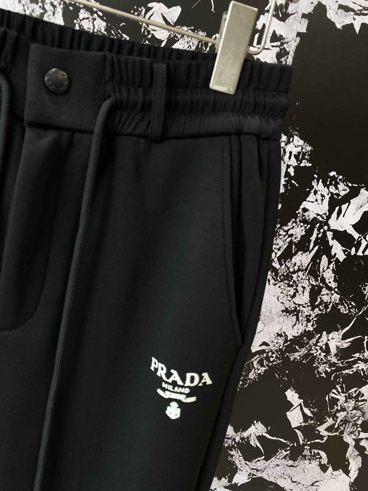 Prada 2024 fall and winter new casual pants! The official website synchronization sale brand classic LOGO casual pants customized fabric comfort is extremely good hand touch: Lie Office literacy is very high perfect quality craft padded models Size M-3 XL 🅿️520 - high imitation factory