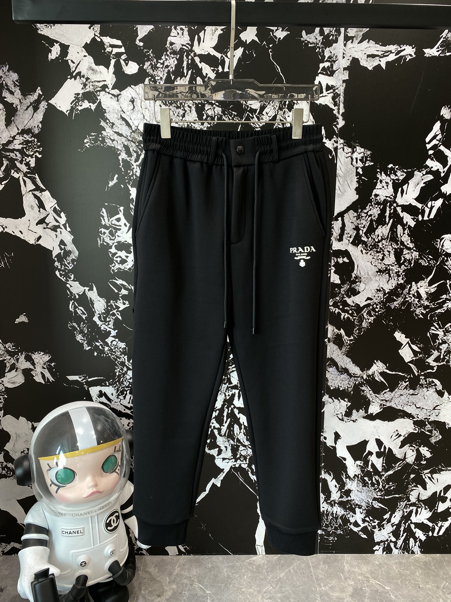 Prada 2024 fall and winter new casual pants! The official website synchronization sale brand classic LOGO casual pants customized fabric comfort is extremely good hand touch: Lie Office literacy is very high perfect quality craft padded models Size M-3 XL 🅿️520 - high imitation factory