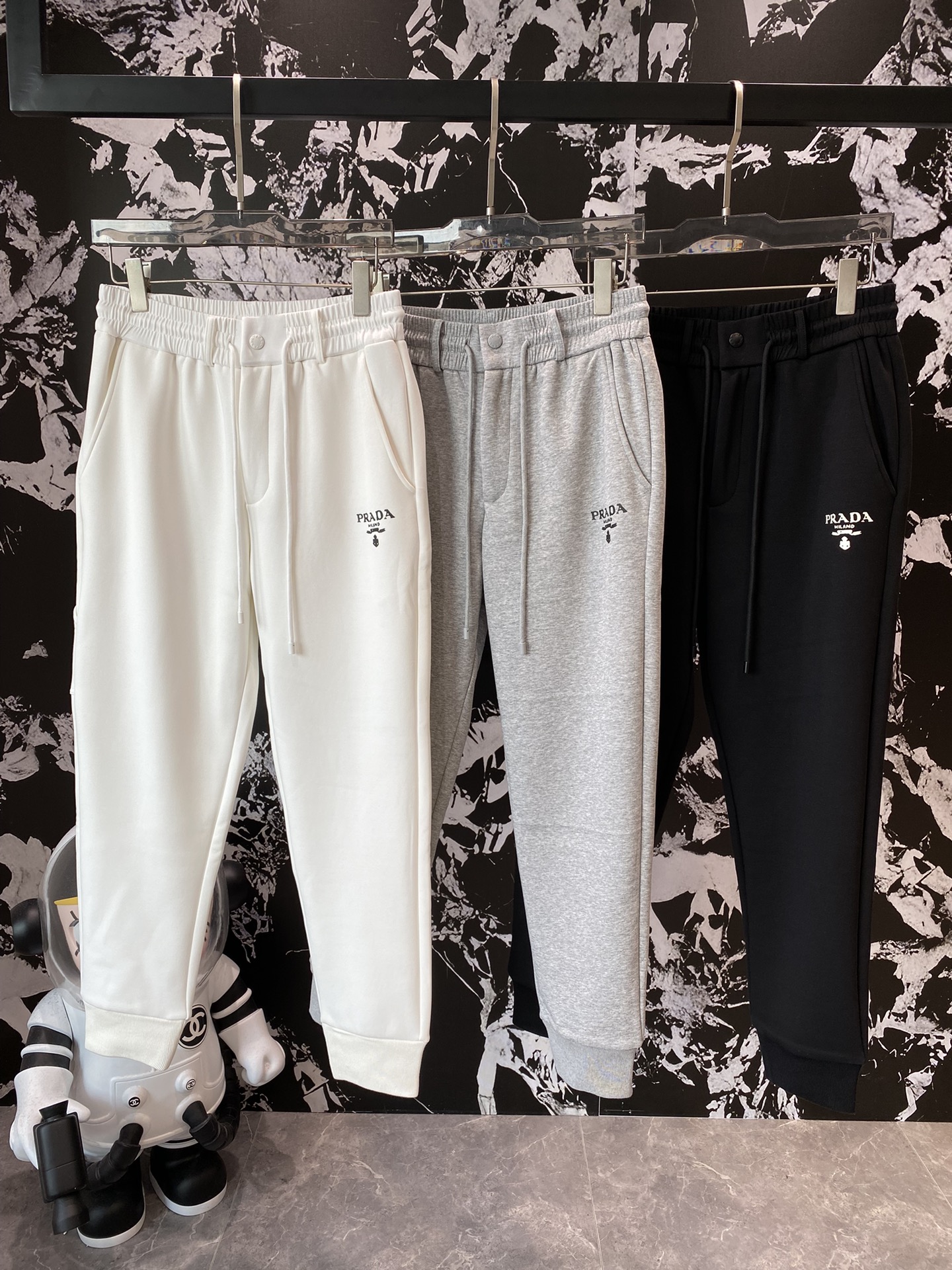 Prada 2024 fall and winter new casual pants! The official website synchronization sale brand classic LOGO casual pants customized fabric comfort is extremely good hand touch: Lie Office literacy is very high perfect quality craft padded models Size M-3 XL 🅿️520 - high imitation factory