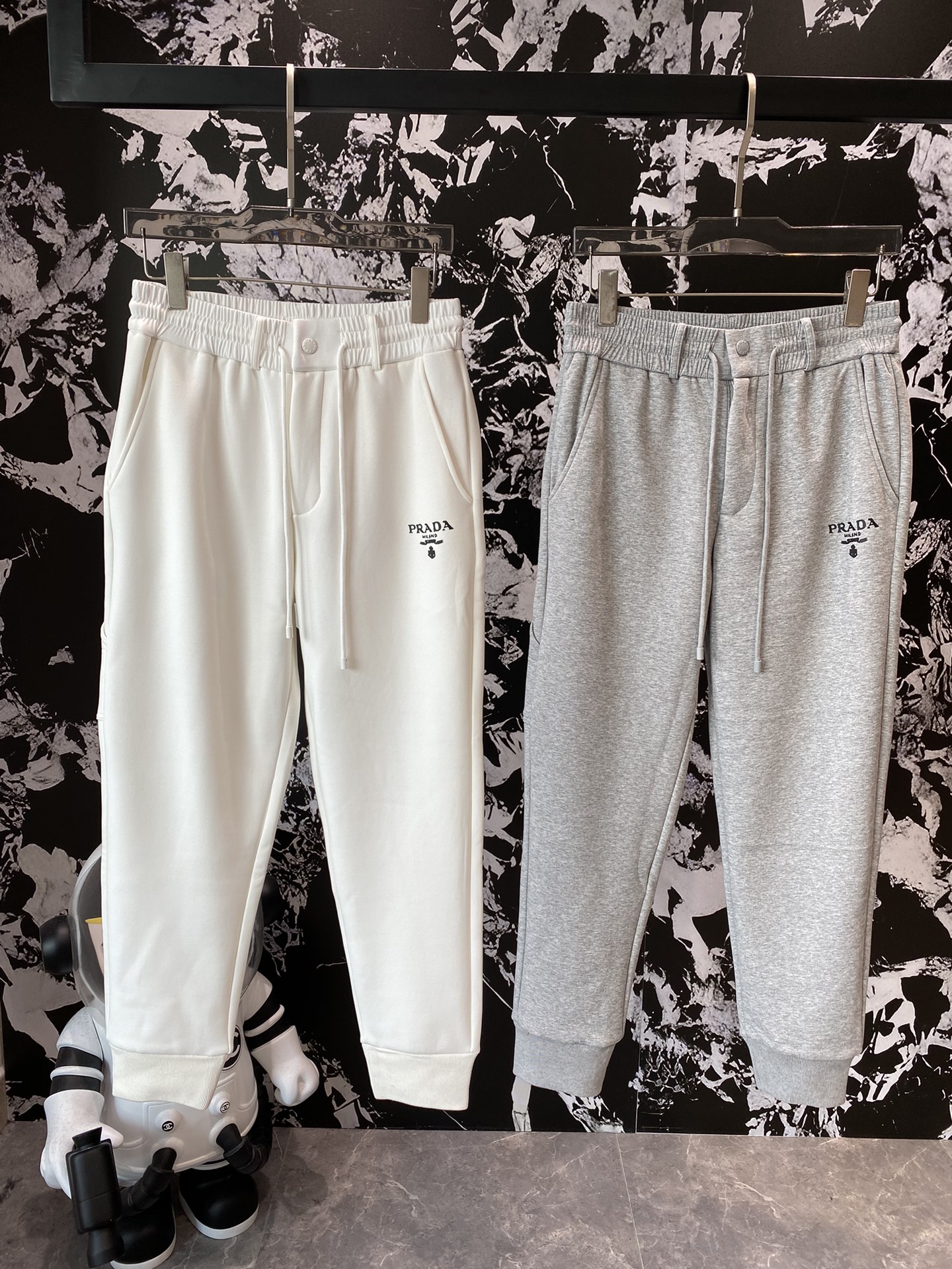 Prada 2024 fall and winter new casual pants! The official website synchronization sale brand classic LOGO casual pants customized fabric comfort is extremely good hand touch: Lie Office literacy is very high perfect quality craft padded models Size M-3 XL 🅿️520 - high imitation factory