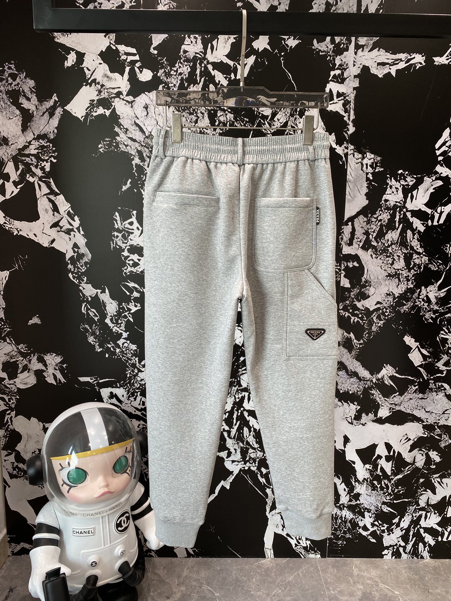 Prada 2024 fall and winter new casual pants! The official website synchronization sale brand classic LOGO casual pants customized fabric comfort is extremely good hand touch: Lie Office literacy is very high perfect quality craft padded models Size M-3 XL 🅿️520 - high imitation factory