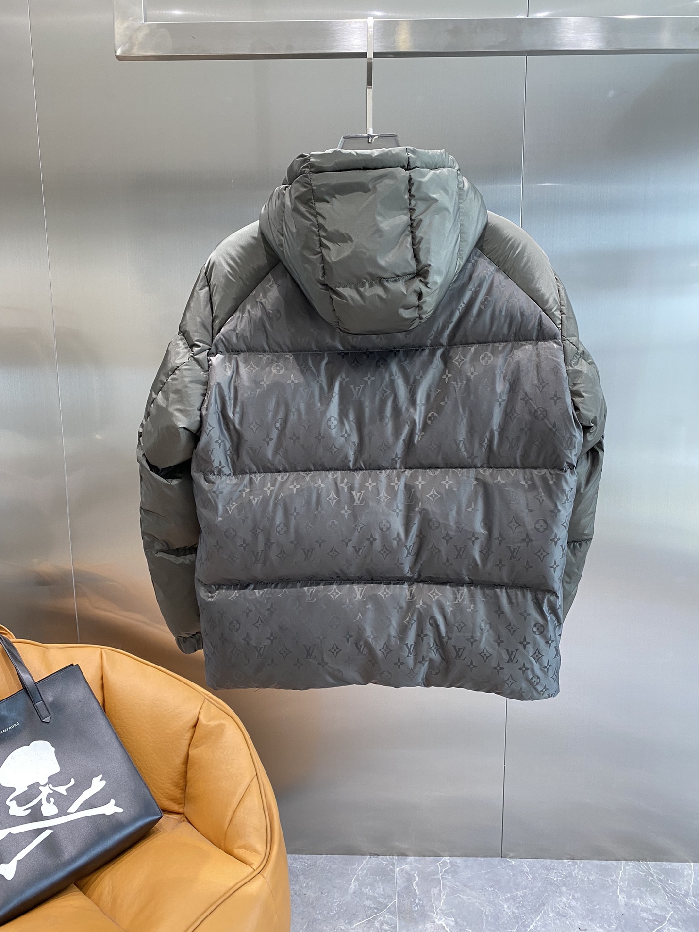 LV2024 fall and winter new down jacket original 1:1 customized hardware accessories imported original customized welcome counter comparison absolute high quality using top 95 white duck down super soft filling volume fluffy full super heavy fabric workmanship bar perfect shape Note fabric super comfortable exclusive models non-market goods Size: M-3xL 🅿️1200- high imitation factory