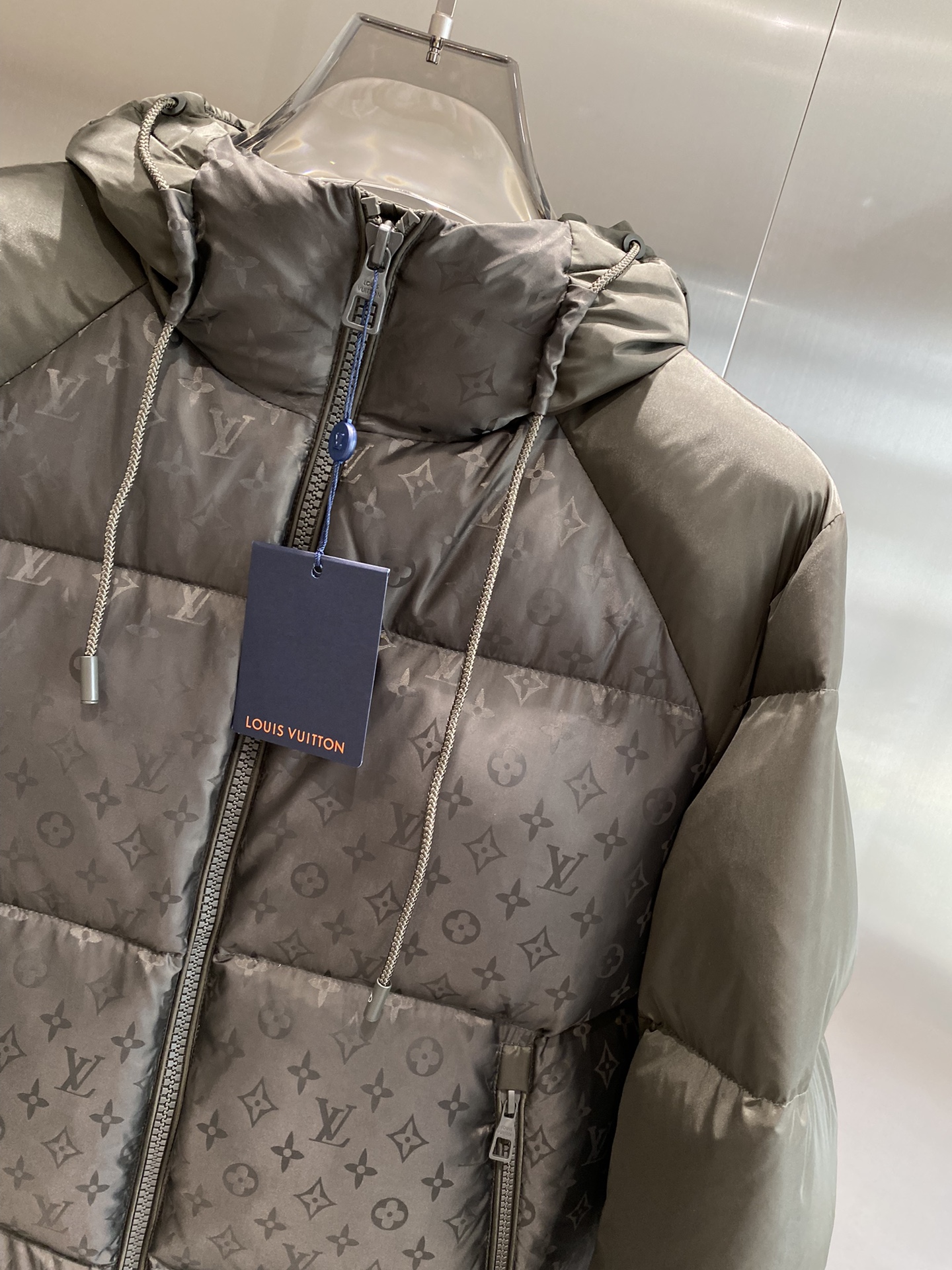 LV2024 fall and winter new down jacket original 1:1 customized hardware accessories imported original customized welcome counter comparison absolute high quality using top 95 white duck down super soft filling volume fluffy full super heavy fabric workmanship bar perfect shape Note fabric super comfortable exclusive models non-market goods Size: M-3xL 🅿️1200- high imitation factory