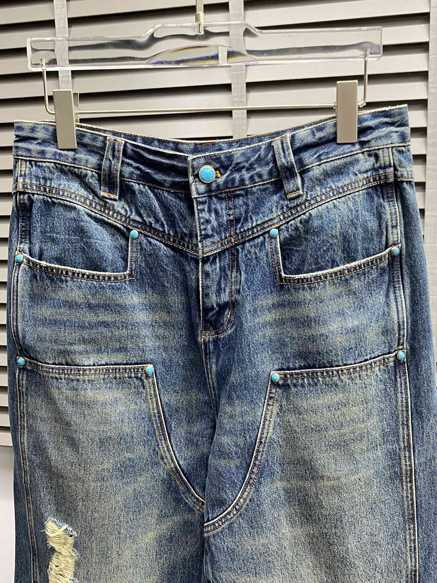 P680 Louis Vuitton Louis Vuitton 💥 Exclusive exclusive new jeans wide-legged trousers 高級バージョン！カウンターカスタムファブリック 通気性と快適性、非の打ちどころのないディテール ブランド要素 高品質を反映したデザインコンセプト 上質でソフトな手触り！体型に合わせたカジュアルな仕立てが秀逸！サイズ:S-XL