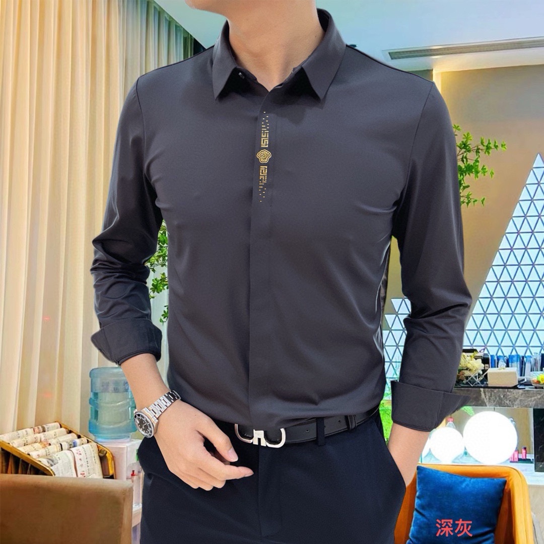 P440 VER Versace 2024 Counter casual long sleeve shirt! The brand's latest elements logo heavy-duty design No trace of tailoring Imported 80-count ultra-high-count cotton feel smooth and comfortable elasticity good soft and delicate not easy to pilling! Extremely fashionable and durable to see the accent on the body is very handsome Comfortable ultimate stylish versatile models! Successful men must have! Size: M-4XL (178 140 pounds L Slim maximum 200 pounds)