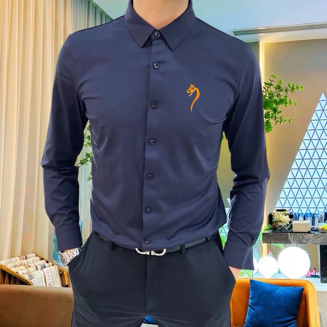 P440 Hermes Hermes 2024 Counter casual long sleeve shirt! The brand's latest elements logo heavy-duty design No trace of tailoring Imported 80-count ultra-high-count yarn cotton feel smooth and comfortable elastic good soft and delicate not easy to pilling! Extremely fashionable and durable to see the accent on the body is very handsome Comfortable and extremely stylish versatile models! Successful men must have! Size: M-4XL (178 140 pounds L Slim maximum 200 pounds)