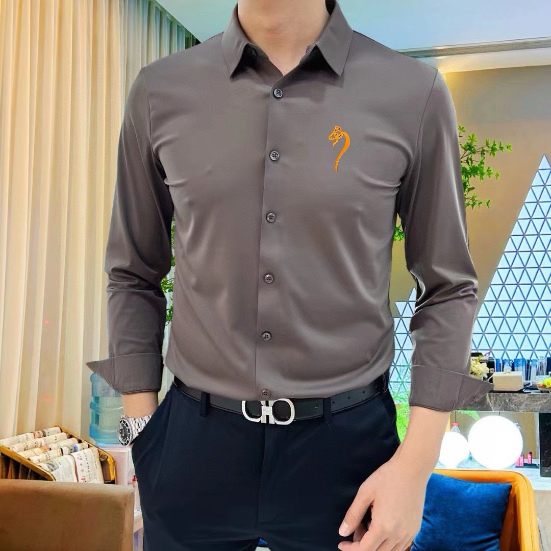 P440 Hermes Hermes 2024 Counter casual long sleeve shirt! The brand's latest elements logo heavy-duty design No trace of tailoring Imported 80-count ultra-high-count yarn cotton feel smooth and comfortable elastic good soft and delicate not easy to pilling! Extremely fashionable and durable to see the accent on the body is very handsome Comfortable and extremely stylish versatile models! Successful men must have! Size: M-4XL (178 140 pounds L Slim maximum 200 pounds)