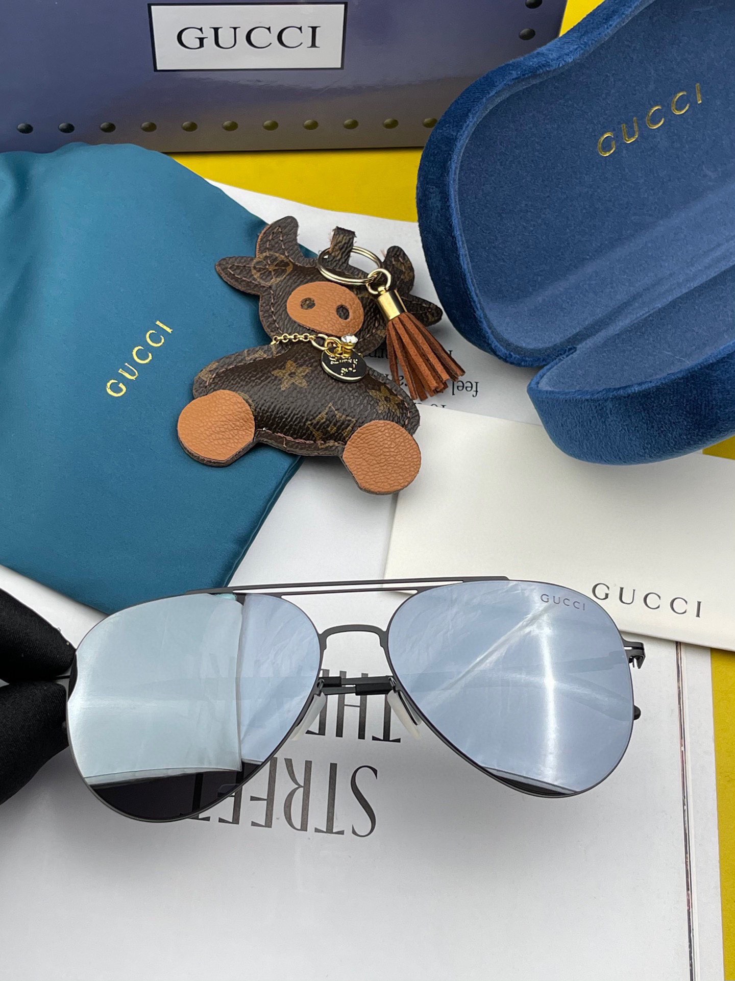 P205 Gucci 2024 printemps et été nouveau ultra-léger pas de vis pression ne casse pas la série de couples modèles lunettes de soleil lentilles en nylon haute définition 🦅 qualité parfaite adapté à une variété de formes de visage lunettes de soleil classiques début de la semaine de la mode. Super cool tirant le vent physique exquis super personnalité Modèle : G3030