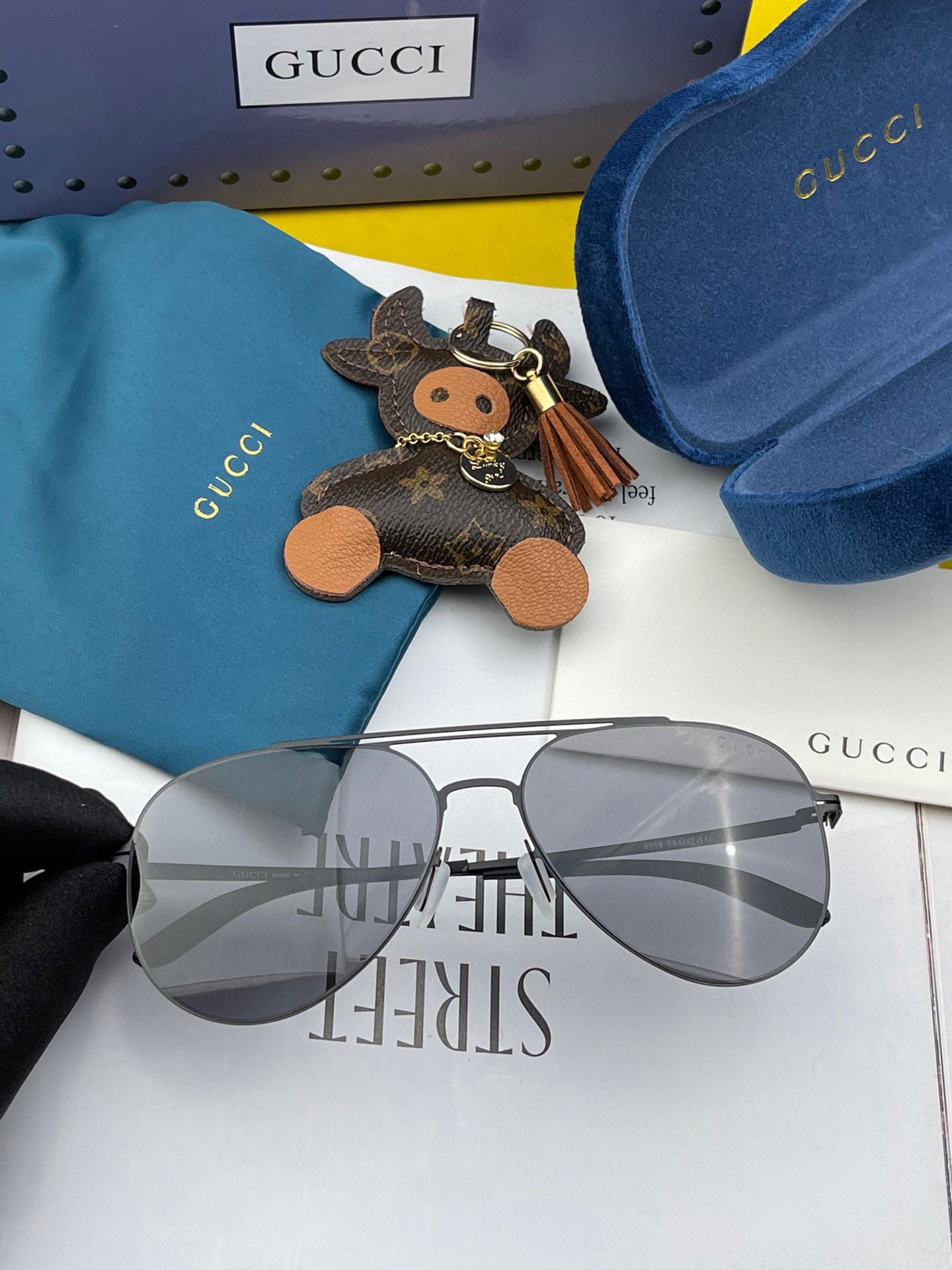 P205 Gucci 2024 printemps et été nouveau ultra-léger pas de vis pression ne casse pas la série de couples modèles lunettes de soleil lentilles en nylon haute définition 🦅 qualité parfaite adapté à une variété de formes de visage lunettes de soleil classiques début de la semaine de la mode. Super cool tirant le vent physique exquis super personnalité Modèle : G3030