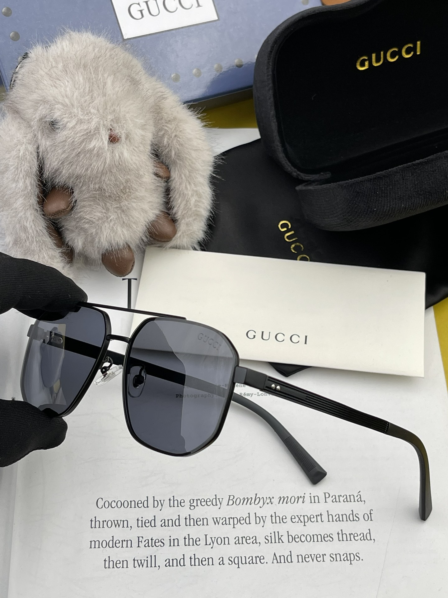 P205♦️ GUCCI 2024 novos modelos de casais de homens e mulheres óculos de sol poligonais óculos de sol chapeamento ip nunca desbotam ultraleve e super elástico os óculos inteiros sem parafusos é importante pressionar não é ruim lentes de nylon de alta definição, artesanato requintado o material original atmosfera casual não é exigente um óculos de sol para usar o super grande nome 🤗🤗 especialmente bonito modelo essencial de verão 0228