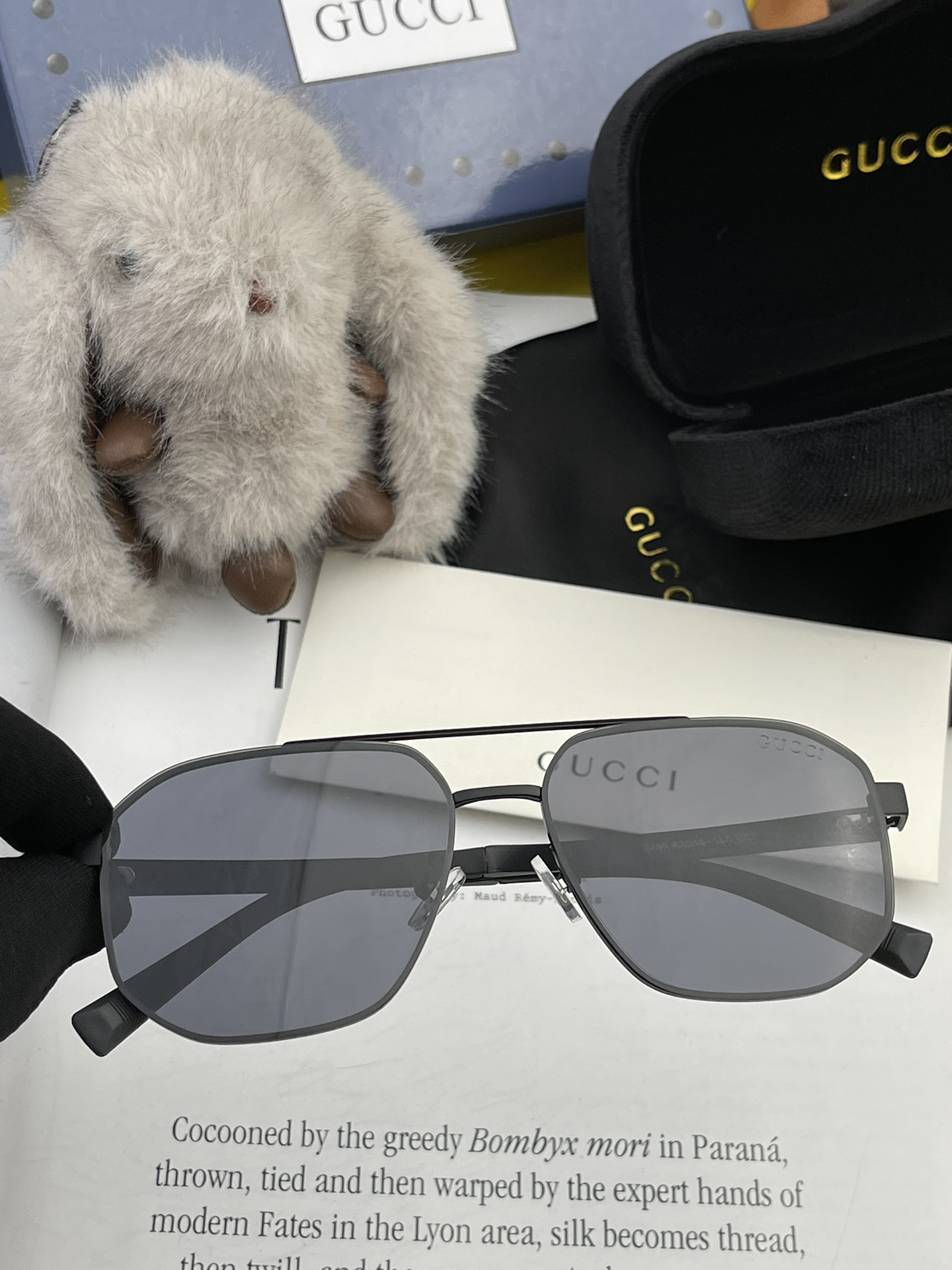 P205♦️ GUCCI 2024 novos modelos de casais de homens e mulheres óculos de sol poligonais óculos de sol chapeamento ip nunca desbotam ultraleve e super elástico os óculos inteiros sem parafusos é importante pressionar não é ruim lentes de nylon de alta definição, artesanato requintado o material original atmosfera casual não é exigente um óculos de sol para usar o super grande nome 🤗🤗 especialmente bonito modelo essencial de verão 0228