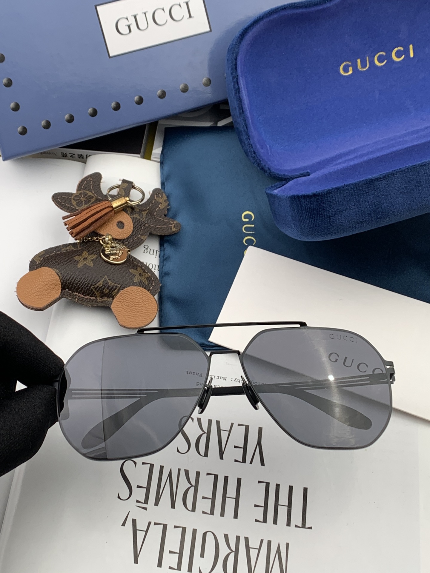 P205♦️ GUCCI 2024 novos modelos de casais de homens e mulheres óculos de sol poligonais óculos de sol chapeamento ip nunca desbotam ultraleve e super elástico os óculos inteiros sem parafusos é importante pressionar não é ruim lentes de nylon de alta definição, artesanato requintado o material original atmosfera casual não é exigente um óculos de sol para usar o super grande nome 🤗🤗 especialmente bonito modelo essencial de verão 0228