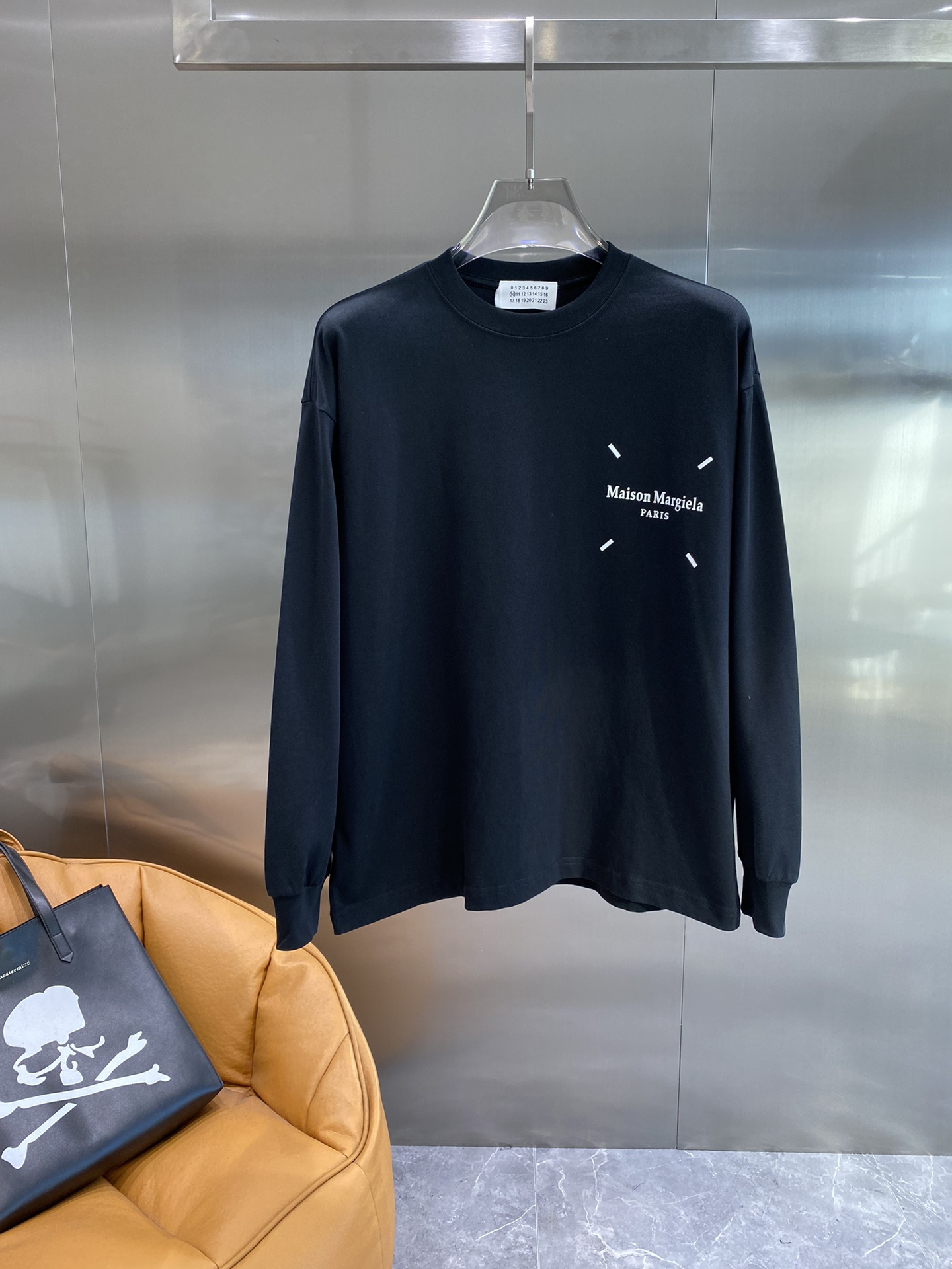 Image [2]-maison margiela2024 new long-sleeve handsome fashion top printing letters logo simple versatile models fabric cotton not only firm to maintain trend of the silhouette but also wear comfortable yarn weaving more delicate size S-XL 🅿️480-high-fashion bags