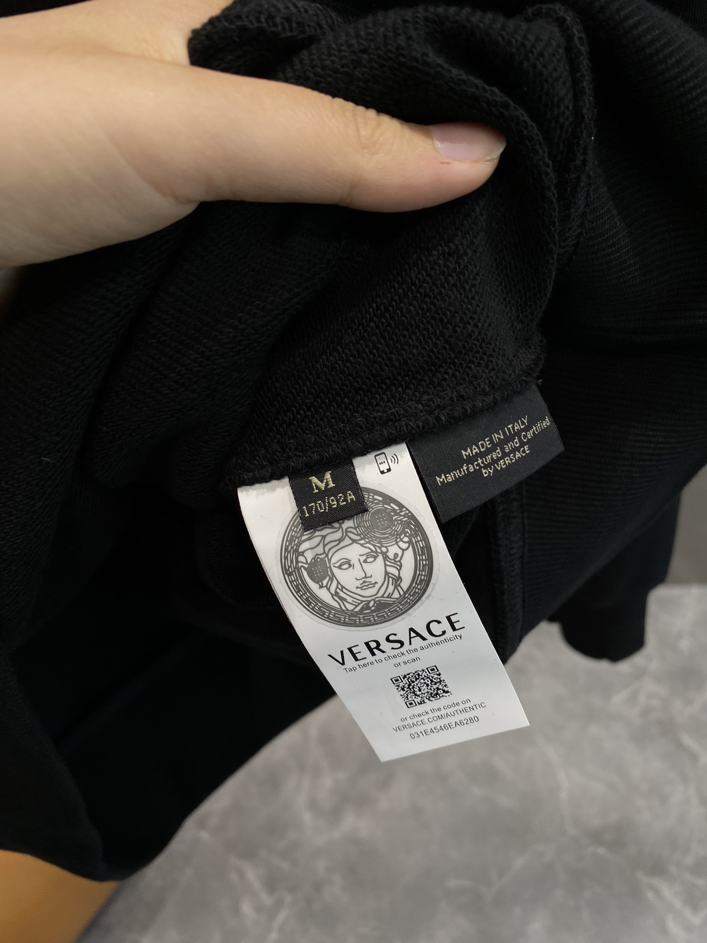 Versace VERSACE 380 grams printed terry round neck sweater Breathable cotton fabric texture is very soft and comfortable does not shrink does not deform does not pilling) Original custom accessories collar label wash mark hangtag Packaging (details perfect) Color Black Yards M-3XL 🅿️540