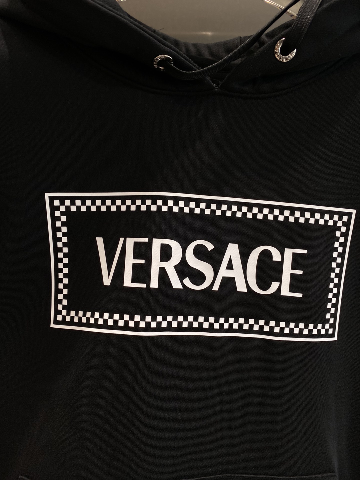 Versace VERSACE 380 gramos suéter de rizo estampado cuello redondo Tejido de algodón transpirable textura es muy suave y cómodo no se encoge, no se deforma, no pilling) Accesorios originales personalizados Etiqueta de cuello Marca de lavado Hangtag Embalaje (detalles perfectos) Color Negro Yardas M-3XL 🅿️540