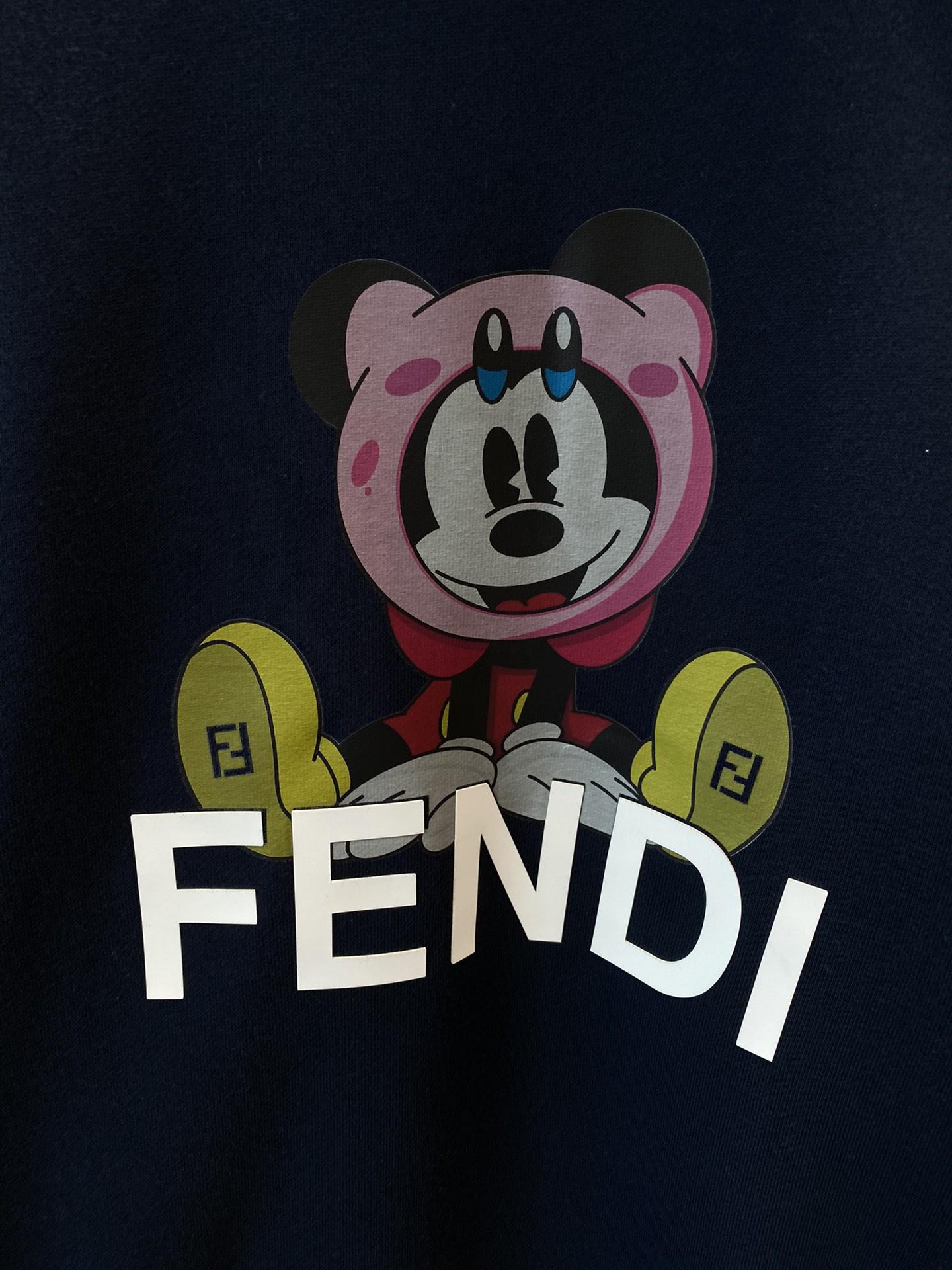 Imagen [7] - Fendi ¡Un jersey para hombre de alta calidad 24! ¡De lujo clásico LOGO de la marca con el uso de alto grado superior 🔝 tela comodidad y calidez excelente sensación antiestática cómoda y suave Los detalles muestran la alta calidad de la versión de la forma de la impresionante musculoso y en forma de deportes de calle versátil producto único en el cuerpo de bajo perfil, pero sin pérdida de la marea de lujo de los hombres deben tener modelos contador tamaño: M-3XL 🅿️520-alta moda bolsas!