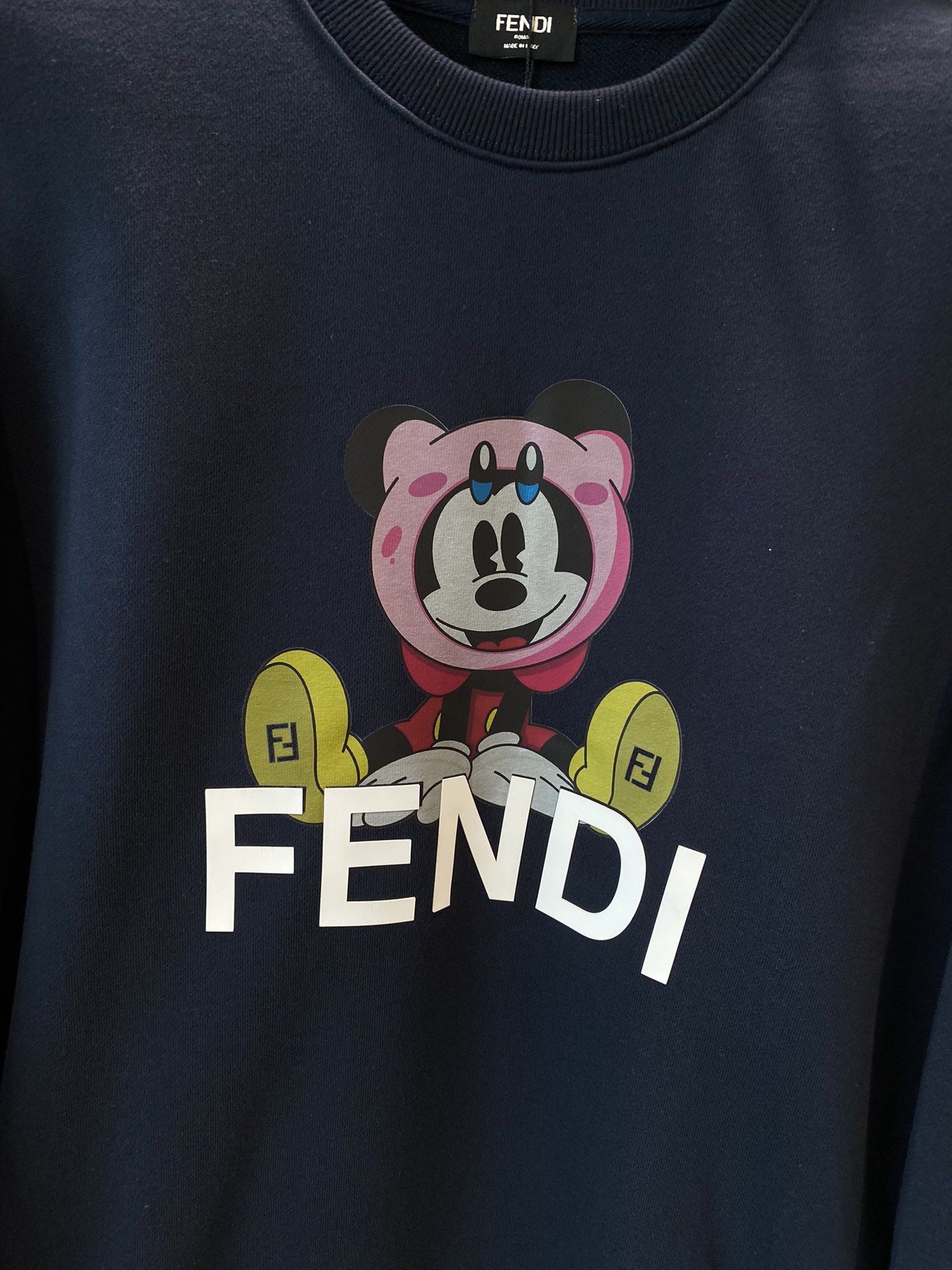 Image [6] - Fendi Qualité haut de gamme 24 pull-over pour hommes ! Luxe classique marque LOGO avec l'utilisation de haut de gamme 🔝 tissus confortables et chauds excellente sensation antistatique confortable et lisse Les détails montrent le haut niveau de la version de la forme de la forme impressionnante brawny sports de rue polyvalent produit unique sur le corps discret mais pas de perte de luxe marée d'hommes doit avoir modèles compteur taille : M-3XL 🅿️520-Sacs de haute couture !