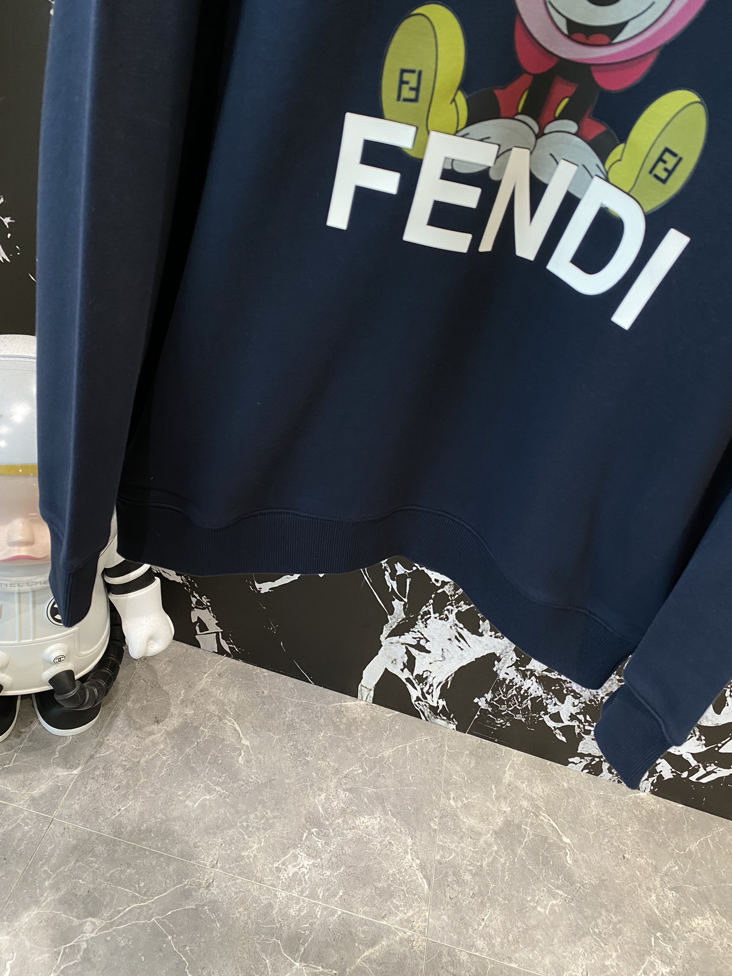 ¡Imagen [8] - Fendi Calidad de gama alta 24 jersey de los hombres! ¡De lujo clásico LOGO de la marca con el uso de la parte superior de alto grado 🔝 tela comodidad y calidez excelente sensación antiestática cómoda y suave Los detalles muestran el alto nivel de la versión de la forma de la impresionante musculoso en forma de deportes de calle versátil producto único en el cuerpo de bajo perfil, pero sin pérdida de la marea de lujo de los hombres deben tener modelos Contador tamaño: M-3XL 🅿️520-alta moda bolsas!