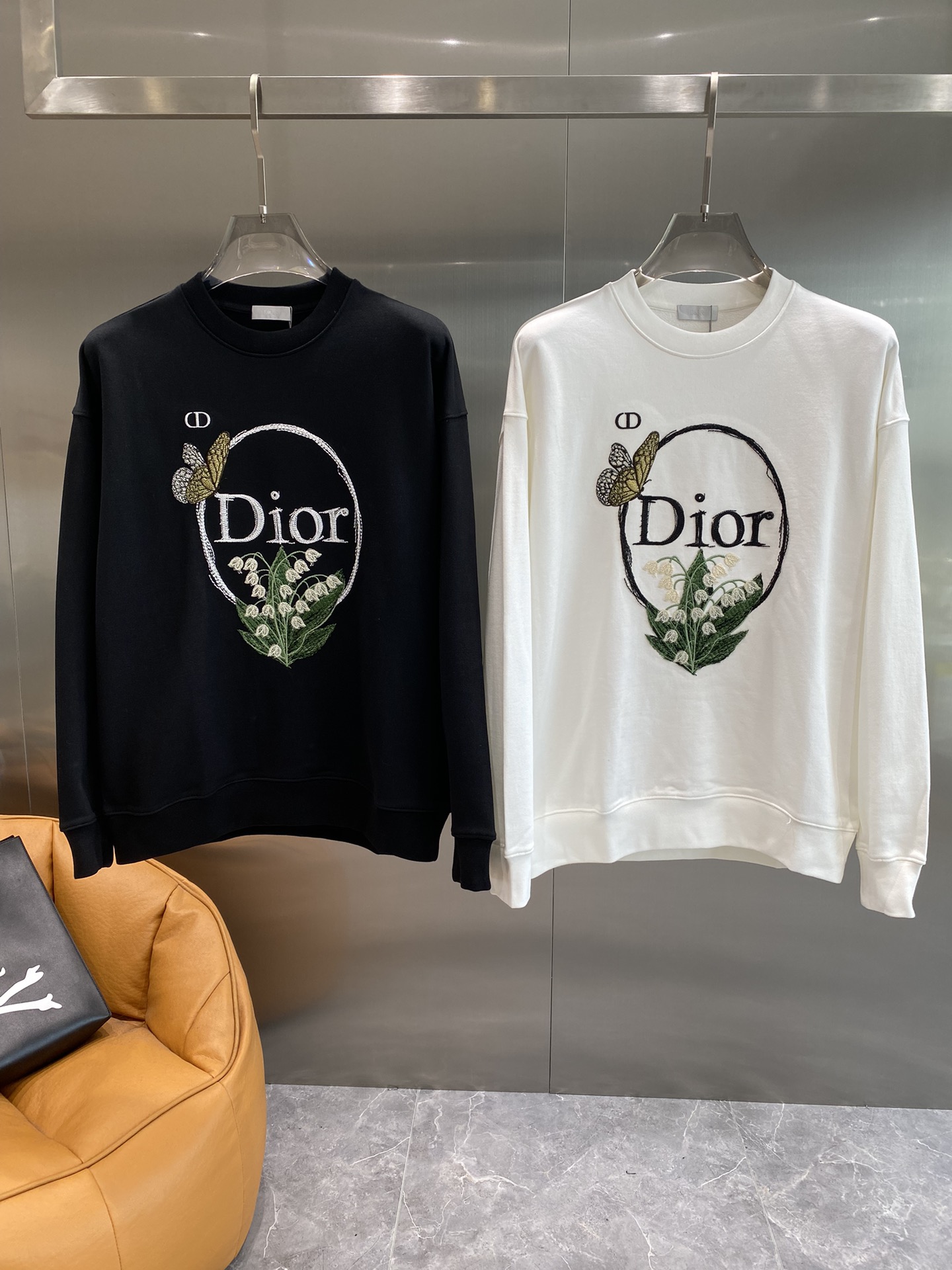 Dior High-end customization 24FW fall and winter new round neck sweater Elaborate design, both comfort and sense of sophistication of the exclusive and series to enhance the style of your attire this fall The series contains comfortable warm, classic fashion line JJ sleeves streamlined cutting practical versatile extremely high-end luxury sense of size: S - XXL 🅿️460 - high imitation factory