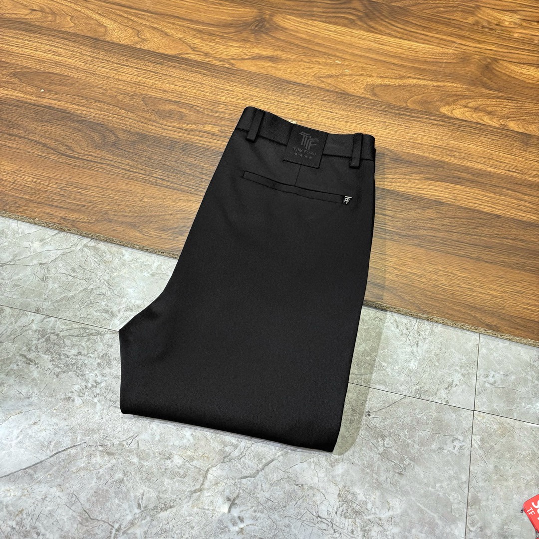 P520 TF Tom Ford 2024 counter new synchronized listing custom high-quality fashion casual pants pants suit pants super versatile models exclusive custom fabric feel delicate soft fit comfortable on the body super stylish! The original custom counter latest hardware accessories on the upper body show leg slender lining are impeccable any occasion can be attended to re-emphasize the fabric is very very obvious grade!Yardage: 30-38 (no 37)