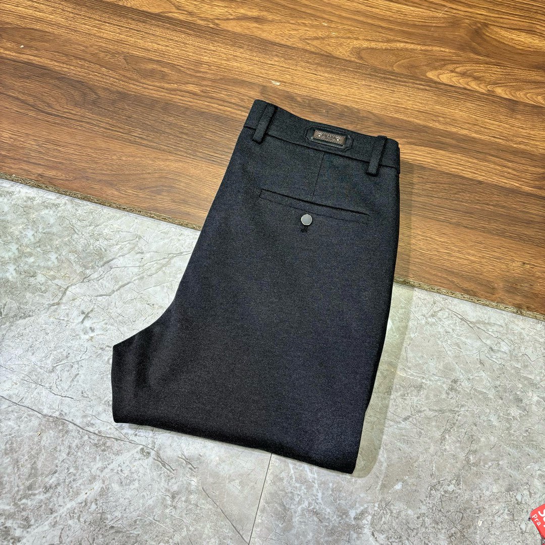 P520 Prada Prada 2024 automne et hiver hommes d'affaires décontracté pantalon costume société de négoce marchandises canal personnalisé worsted laine tissus se sentent bien sera confortable et agréable à la peau à la structure de texture ultime est assez durable à la fois sobre et extrêmement texture drapé excellente correspondance des couleurs lumière mature et stable et le haut de la compatibilité de l'espace est extrêmement élevé garde-robe must-have des articles polyvalents ! Couleur : gris foncéTaille : 30-38 (pas de 37)-High replica bags