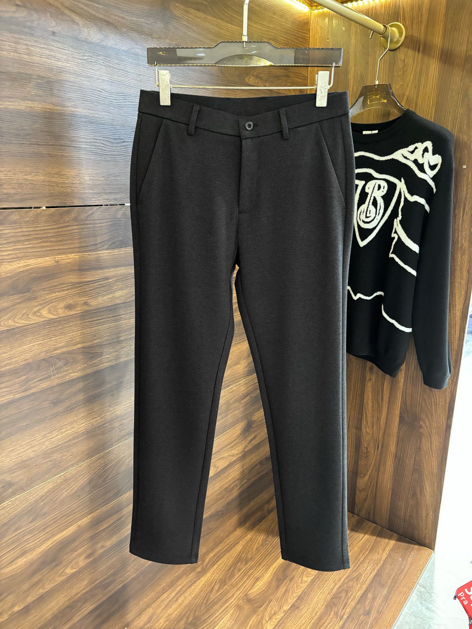 P520 Prada Prada 2024 automne et hiver hommes d'affaires décontracté pantalon costume société de négoce marchandises canal personnalisé worsted laine tissus se sentent bien sera confortable et agréable à la peau à la structure de texture ultime est assez durable à la fois sobre et extrêmement texture drapé excellente correspondance des couleurs lumière mature et stable et le haut de la compatibilité de l'espace est extrêmement élevé garde-robe must-have des articles polyvalents ! Couleur : gris foncéTaille : 30-38 (pas de 37)-High replica bags