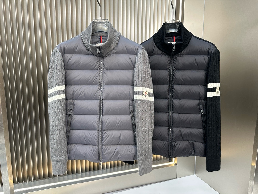 P1080 Moncler Moncler Haut de gamme recommandé bovins 2024 Automne/Hiver Pure 90 Down Jacket Hommes Patchwork Manches en laine ! Noble pedigree, sensation duveteuse, arme froide, prêt-à-porter haut de gamme, l'ensemble du vêtement utilisant la conception artisanale lourde à la main, la partie intérieure du squelette comme support sont tous sur les bandes de revêtement imperméable à la main en forme d'imperméable extérieur comme le ton des éléments de conception de la mode n'est pas à la fonctionnalité orientée vers les modèles de vêtements de haute rue remplis de sélection importée de haute qualité de 90 duvet de canard blanc + 10 plumes, poids élevé en grammes, épais, chaleur rapide et effet de chaleur polythermique est très bon pour rassembler l'artisanat traditionnel de Zegna. L'artisanat traditionnel de Zegna Symbol pièce et donne la nouvelle saison de la vitalité de la mode et de la valeur esthétique de la mode aussi Zhuangyixia style élite urbaine hommes préférés Taille : M-3XL178 140 livres porter L Slim maximum portable 190 livres