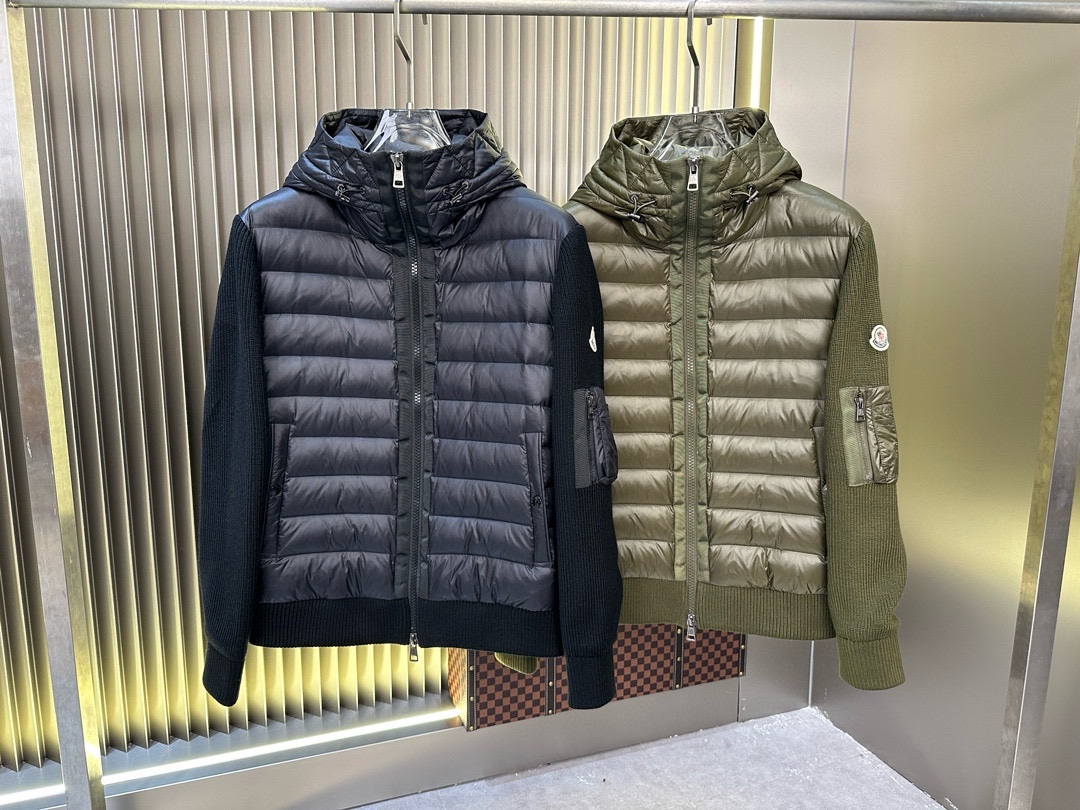 P1080 Moncler Moncler Haut de gamme recommandé bovins 2024 Automne/Hiver Pure 90 Down Jacket Hommes Patchwork Manches en laine ! Noble pedigree, sensation duveteuse, arme froide, prêt-à-porter haut de gamme, l'ensemble du vêtement utilisant la conception artisanale lourde à la main, la partie intérieure du squelette comme support sont tous sur les bandes de revêtement imperméable à la main en forme d'imperméable extérieur comme le ton des éléments de conception de la mode n'est pas à la fonctionnalité orientée vers les modèles de vêtements de haute rue remplis de sélection importée de haute qualité de 90 duvet de canard blanc + 10 plumes, poids élevé en grammes, épais, chaleur rapide et effet de chaleur polythermique est très bon pour rassembler l'artisanat traditionnel de Zegna. L'artisanat traditionnel de Zegna Symbol pièce et donne la nouvelle saison de la vitalité de la mode et de la valeur esthétique de la mode aussi Zhuang et harmonieux style élite urbaine hommes préférés Taille : M-3XL178 140 livres porter L Slim maximum peut porter 190 livres-High replica bags.