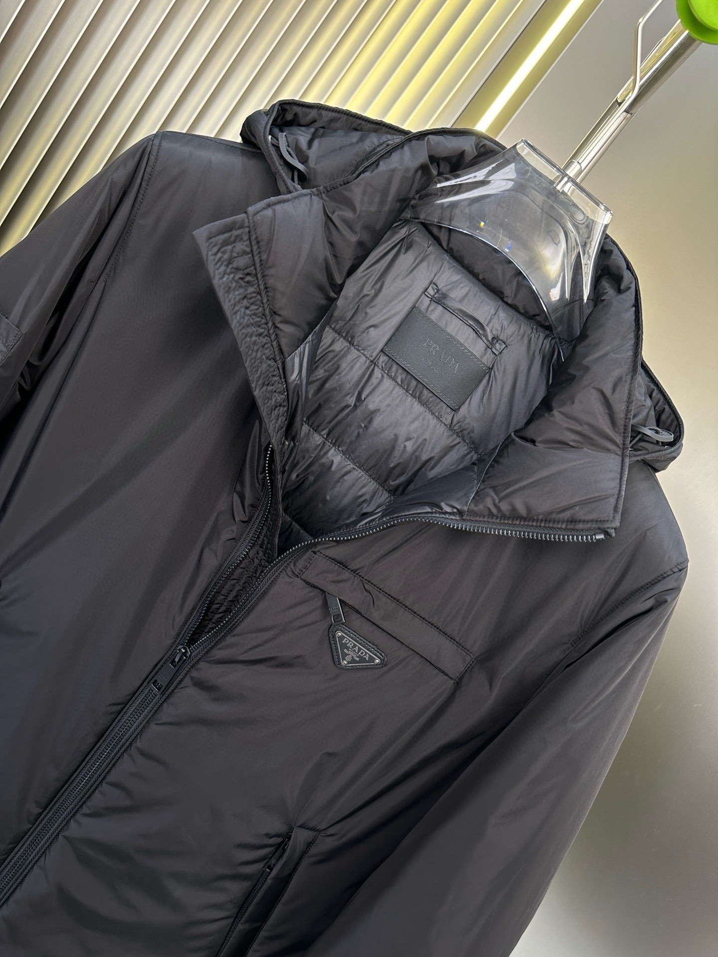 P1020 Moncler Moncler High-end recommended cattle 2024 Autumn/Winter Men's Pure 90 Down Jacket ! Noble lignée, plein de peluche, temps froid, haut de gamme haut de gamme prêt-à-porter, l'ensemble du vêtement est conçu en utilisant l'artisanat lourd à la main, la partie intérieure du squelette comme un support sont recouverts de bandes gaufrées à la main de revêtement imperméable sous la forme de la silhouette de l'imperméable extérieur comme le ton de l'intégration des éléments de conception de la mode n'est pas orientée vers la fonctionnalité modèles pratiques de haute rue remplis de sélection importée de haute qualité de 90 duvet de canard blanc + 10 plumes, poids élevé, épais, chaleur rapide et polythermique, l'effet de rassembler le meilleur ! Zegna traditionnel artisanat pièce Symbol et donne la nouvelle saison de la vitalité de la mode et de la valeur esthétique de la mode aussi Zhuangyixia style élite urbaine hommes préférés Taille : M-3XL178 140 livres porter L Slim maximum portable 190 livres