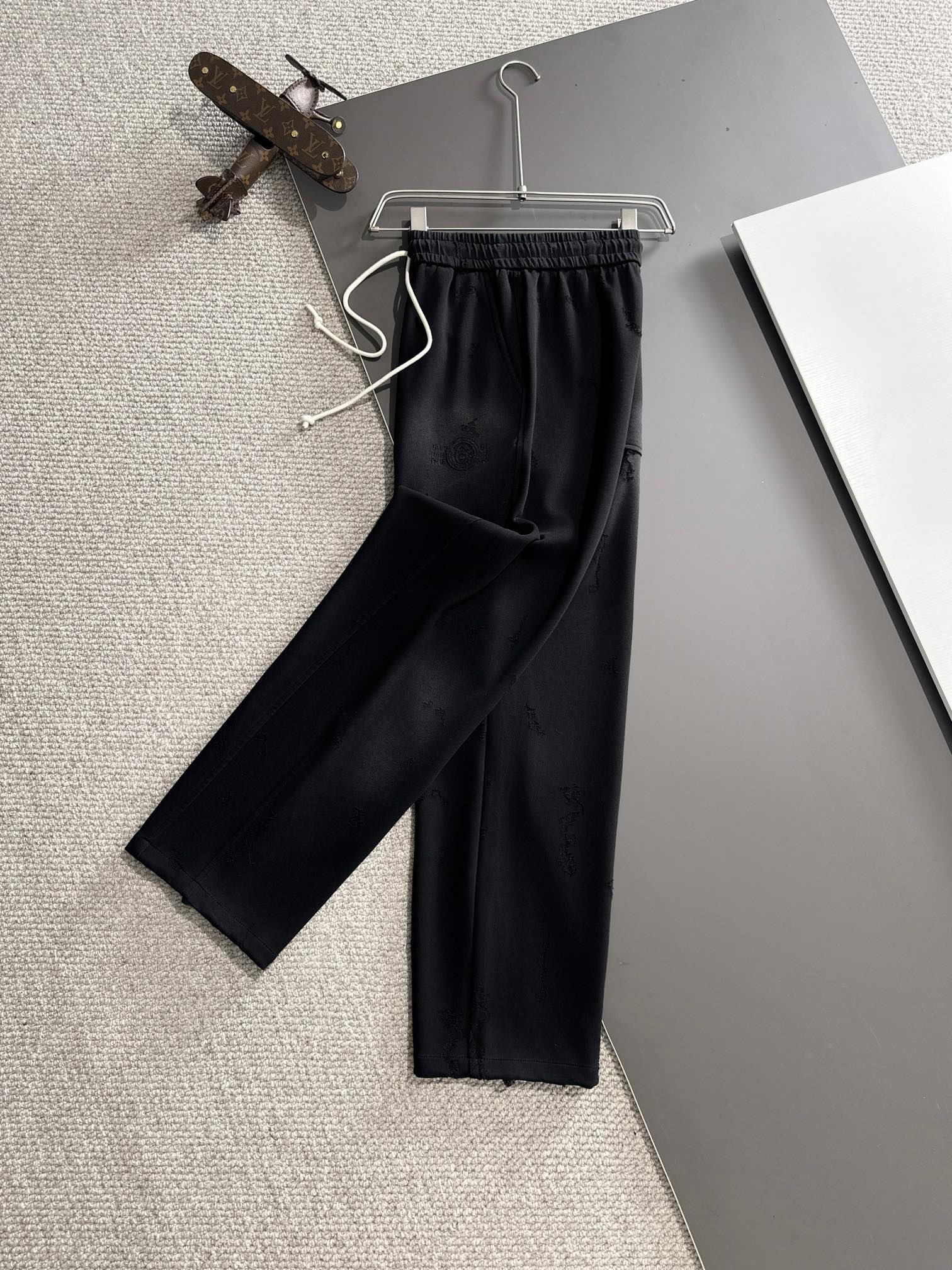 P540 Loewe 2024 automne et hiver nouveau pantalon décontracté élastiqué compteur personnalisé tissu respirant confort élevé détails impeccables éléments de marque design concept reflète haute qualité sentir délicate et douce ! Présenter la couture décontractée sur la forme du corps est superbe ! Longueur : M-4XL