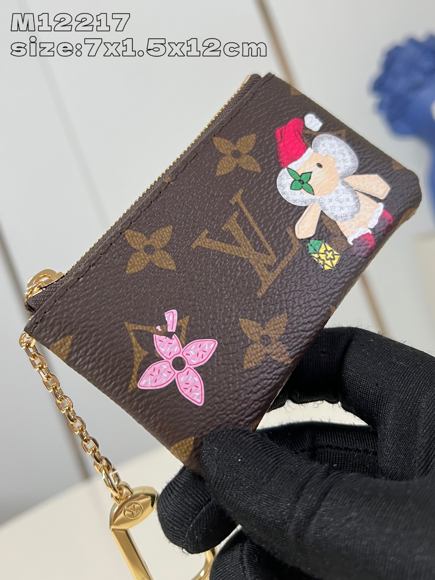 M12217 From the Candy Factory collection, this key case makes a collector's gift for the festive season by dressing the brand's mascot, Vivienne, in festive attire and paying homage to the holiday season with tasty seasonal candies. Monogram canvas shapes the key ring and Vivienne shaped zipper complete the detailing, along with eye-catching metal pieces 7 x 1.5 x 12 cm (H x W x D). length)