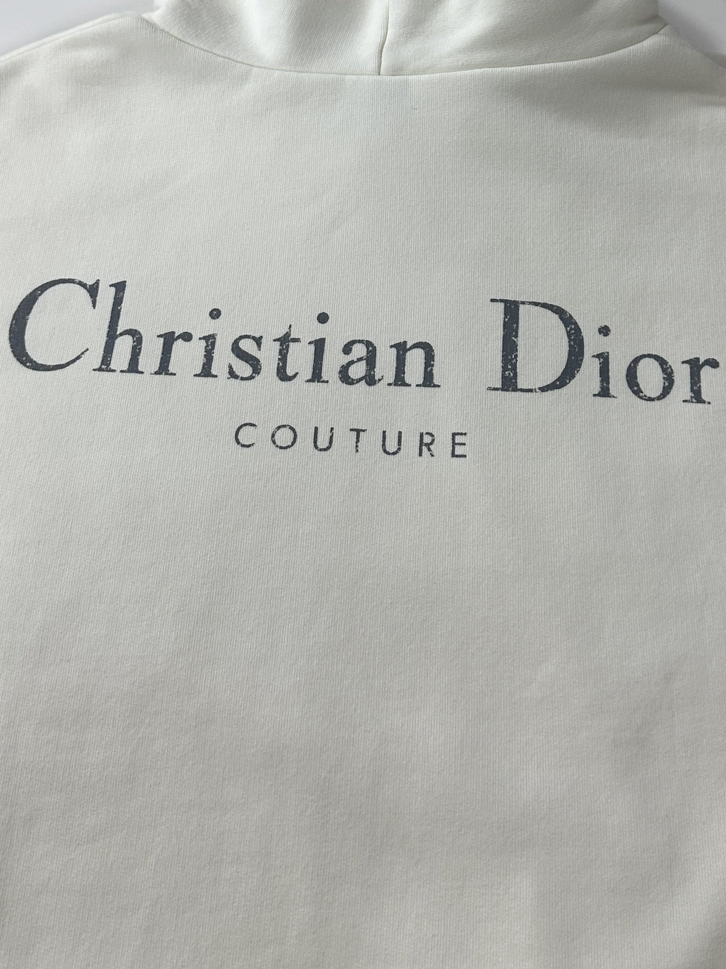 P740 Dior Dior 2024 fall and winter new old mottled letter print hooded sweatshirt men and women this hooded sweatshirt is made of cotton pile fabric carefully crafted with lining design chest and back decorated with Christian Dior Couture print to enhance the tone highlighting the effect of imitation of the old with the same fabric lining casual silhouette with ribbed cuffs and bottom edge texture warm, soft and comfortable can be with the Color: Black White Size: S-XXL-High Fashion Factory