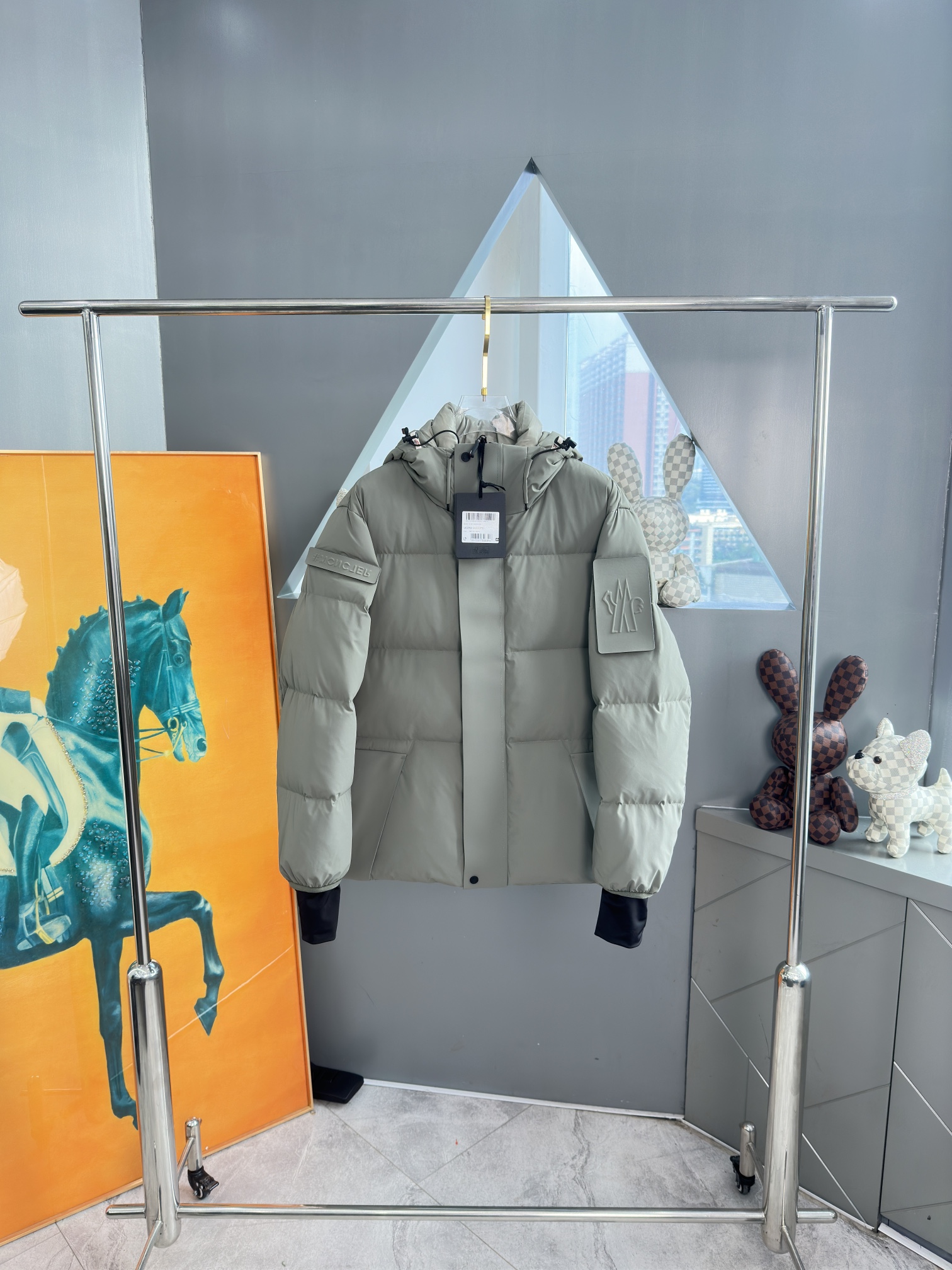 Image [1]-P1200 Moncler Moncler Cattle 2024 Autumn/Winter Men's Pure 90 Down Jacket ! Noble pedigree, sensation duveteuse, temps froid, prêt-à-porter haut de gamme, l'ensemble du vêtement utilisant la conception artisanale lourde à la main, la partie intérieure du support du squelette sont tous sur les bandes de revêtement imperméable à la main en forme d'imperméable extérieur comme le ton des éléments de conception de la mode n'est pas dominé par la fonctionnalité des modèles pratiques de la rue haute remplis de sélection importée de haute qualité de 90 duvet de canard blanc + 10 plumes, poids gramme élevé et épais, chaleur rapide et polythermique est très bon pour rassembler l'artisanat traditionnel de Zegna symbole de la pièce et de donner la nouvelle saison de la mode et de l'énergie et de la mode. Zegna artisanat traditionnel Symbole pièce et donne la nouvelle saison de la vitalité de la mode et de la valeur esthétique de la mode aussi Zhuang et harmonieux style élite urbaine hommes préférés Taille : 1-5 yards 178 140 livres porter L Slim maximum peut porter 190 livres-High réplique sacs à main.