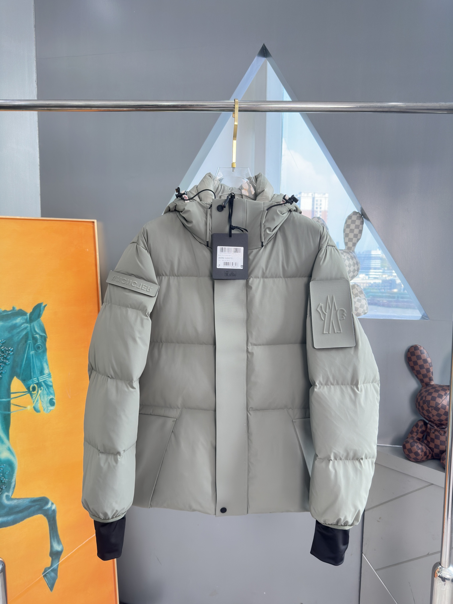 Image [1]-P1200 Moncler Moncler Cattle 2024 Autumn/Winter Men's Pure 90 Down Jacket ! Noble pedigree, sensation duveteuse, temps froid, prêt-à-porter haut de gamme, l'ensemble du vêtement utilisant la conception artisanale lourde à la main, la partie intérieure du support du squelette sont tous sur les bandes de revêtement imperméable à la main en forme d'imperméable extérieur comme le ton des éléments de conception de la mode n'est pas dominé par la fonctionnalité des modèles pratiques de la rue haute remplis de sélection importée de haute qualité de 90 duvet de canard blanc + 10 plumes, poids gramme élevé et épais, chaleur rapide et polythermique est très bon pour rassembler l'artisanat traditionnel de Zegna symbole de la pièce et de donner la nouvelle saison de la mode et de l'énergie et de la mode. Zegna artisanat traditionnel Symbole pièce et donne la nouvelle saison de la vitalité de la mode et de la valeur esthétique de la mode aussi Zhuang et harmonieux style élite urbaine hommes préférés Taille : 1-5 yards 178 140 livres porter L Slim maximum peut porter 190 livres-High réplique sacs à main.