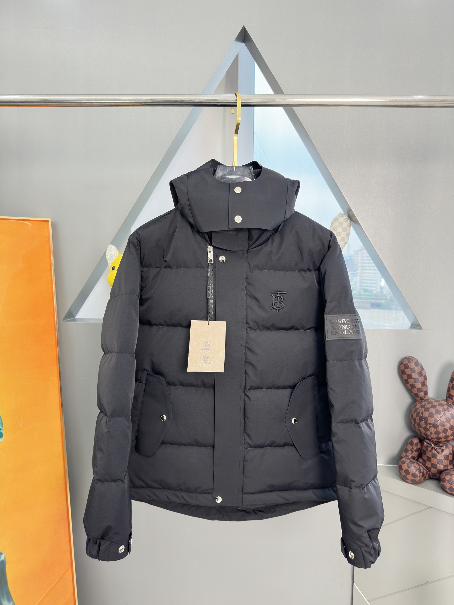 Image [7]-p1120 Burberry Down Jacket Veste en duvet pour homme en tissu Toray importé du Japon, version européenne personnalisée ! Contrôle de qualité optimal ! La doublure intérieure est fabriquée dans le même tissu de duvet importé à haute densité et anti-perforation ! Broderie LOGO sur la poitrine, étiquette en cuir personnalisée sur la manche gauche et ZP cohérent ! Yardage : M-3xl- répliques de sacs à main de haute qualité