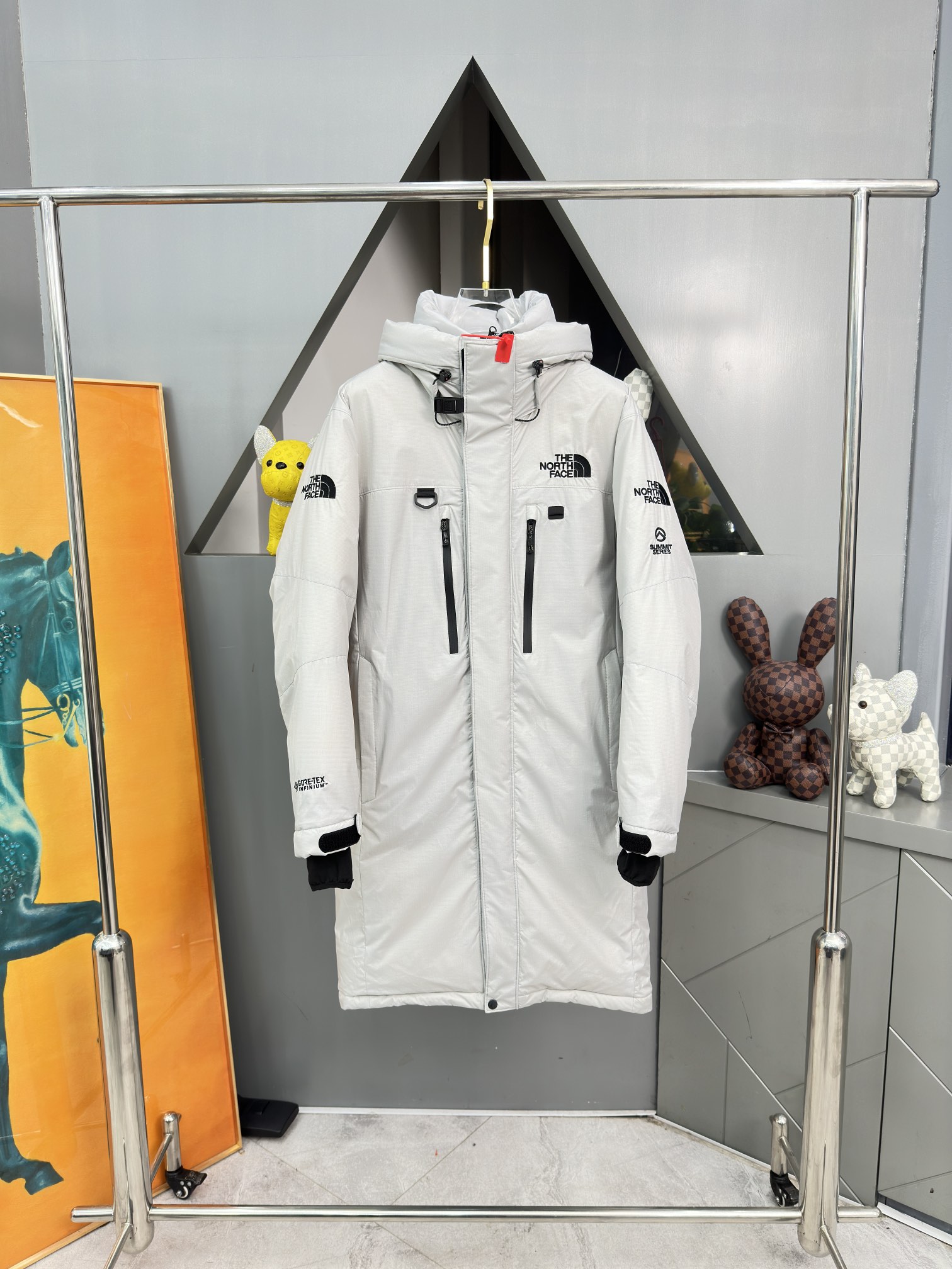 p1720𝗧𝗵𝗲 𝗡𝗼𝗿𝘁𝗵𝗡𝗵 𝗰𝗲｜The North Face RETROHIMALAYAN Peak Himalayan Mountaineering Collection Hooded Long Down JacketCan be main push! Long-term availability without breaking stock!-The top of the original reproduction version is the highest version of the current domestic (no one) our products must be fine (craftsmanship to do a counter is ZP clothing)-Filled with down cotton lining good fluffiness and excellent warmth winter one enough.High-quality stock is sufficient to promote the main-Customized original waterproof fabric.-Three labels, complete accessories, original hardware.Fabrics: customized 14D high-strength nylon fabric texture heavy waterproof fabric tear-resistant ZP consistent single-layer fabric (not the market general cargo within the gallbladder fabric)Embroidery: Japan Bailinda embroidery machine customized 10,000-needle electric embroidery using imported No. 7 needles and imported embroidery thread embroidery full three-dimensional 100% reproduction of ZPAccessories: the use of original Yoshida YKK zipper lettering clear high weight can withstand 100,000 times the tension wear and tearDrawstring multi-function buckle Velcro wash label laser anti-counterfeiting are the original version of the mold 1 to 1 version of the counterDo down cotton woven categoryHeart to do an original product so that every customer has the courage to introduce to his customers that: this is the top domestic replica version!Size xs-2xl