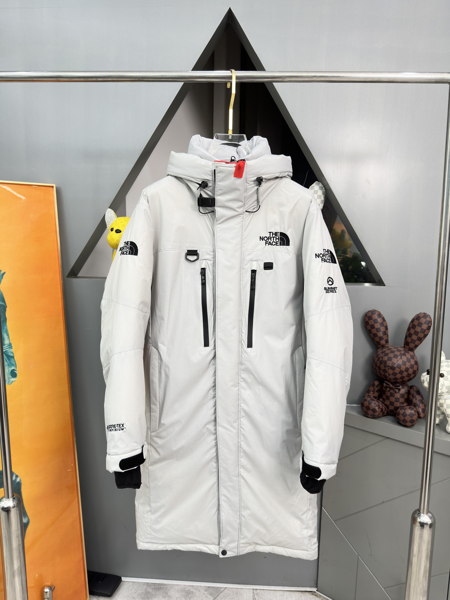 p1720𝗧𝗵𝗲 𝗡𝗼𝗿𝘁𝗵𝗡𝗵 𝗰𝗲｜The North Face RETROHIMALAYAN Peak Himalayan Mountaineering Collection Hooded Long Down JacketCan be main push! Long-term availability without breaking stock!-The top of the original reproduction version is the highest version of the current domestic (no one) our products must be fine (craftsmanship to do a counter is ZP clothing)-Filled with down cotton lining good fluffiness and excellent warmth winter one enough.High-quality stock is sufficient to promote the main-Customized original waterproof fabric.-Three labels, complete accessories, original hardware.Fabrics: customized 14D high-strength nylon fabric texture heavy waterproof fabric tear-resistant ZP consistent single-layer fabric (not the market general cargo within the gallbladder fabric)Embroidery: Japan Bailinda embroidery machine customized 10,000-needle electric embroidery using imported No. 7 needles and imported embroidery thread embroidery full three-dimensional 100% reproduction of ZPAccessories: the use of original Yoshida YKK zipper lettering clear high weight can withstand 100,000 times the tension wear and tearDrawstring multi-function buckle Velcro wash label laser anti-counterfeiting are the original version of the mold 1 to 1 version of the counterDo down cotton woven categoryHeart to do an original product so that every customer has the courage to introduce to his customers that: this is the top domestic replica version!Size xs-2xl