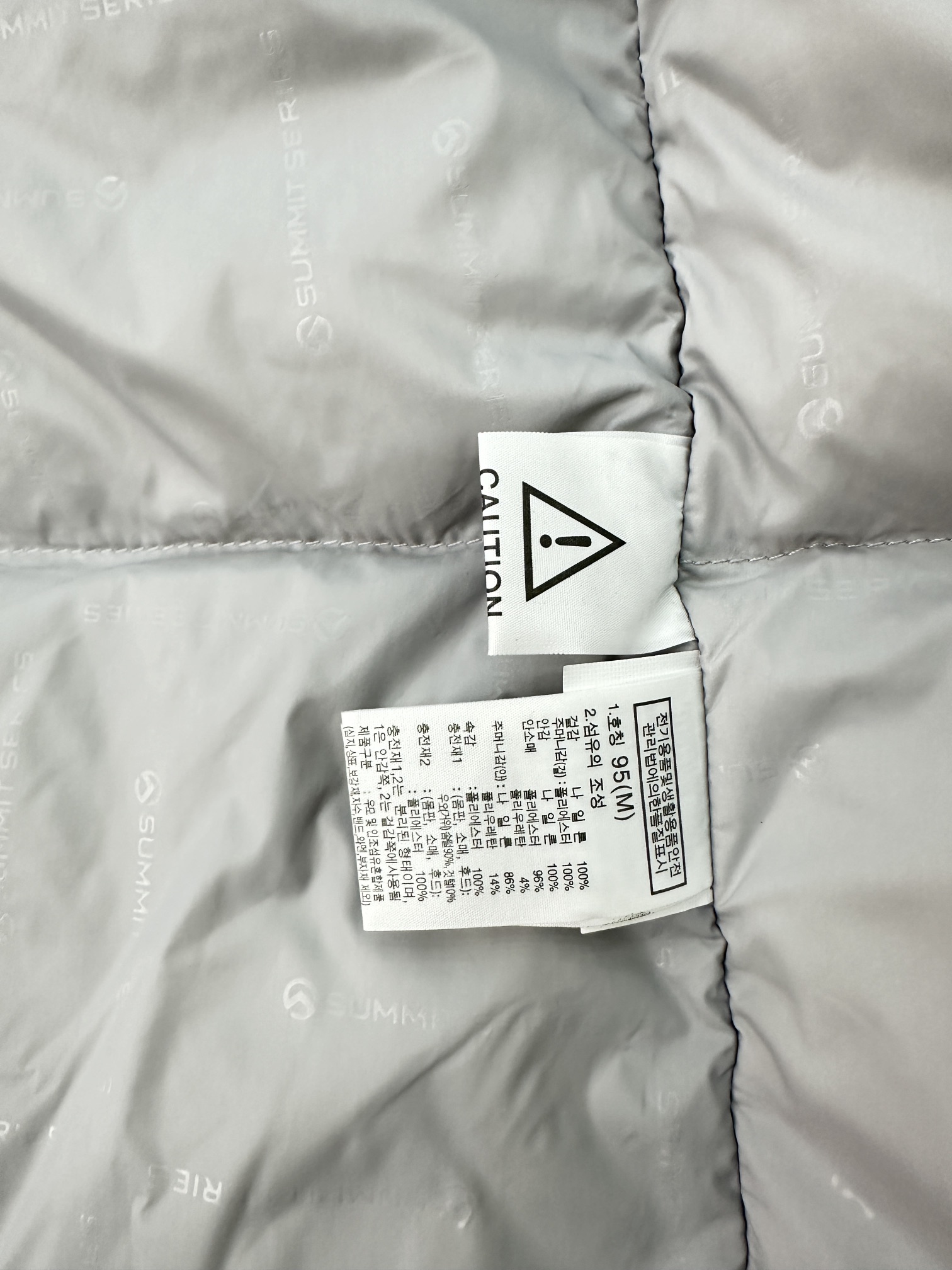 p1720𝗧𝗵𝗲 𝗡𝗼𝗿𝘁𝗵𝗡𝗵 𝗰𝗲｜The North Face RETROHIMALAYAN Peak Himalayan Mountaineering Collection Hooded Long Down JacketCan be main push! Long-term availability without breaking stock!-The top of the original reproduction version is the highest version of the current domestic (no one) our products must be fine (craftsmanship to do a counter is ZP clothing)-Filled with down cotton lining good fluffiness and excellent warmth winter one enough.High-quality stock is sufficient to promote the main-Customized original waterproof fabric.-Three labels, complete accessories, original hardware.Fabrics: customized 14D high-strength nylon fabric texture heavy waterproof fabric tear-resistant ZP consistent single-layer fabric (not the market general cargo within the gallbladder fabric)Embroidery: Japan Bailinda embroidery machine customized 10,000-needle electric embroidery using imported No. 7 needles and imported embroidery thread embroidery full three-dimensional 100% reproduction of ZPAccessories: the use of original Yoshida YKK zipper lettering clear high weight can withstand 100,000 times the tension wear and tearDrawstring multi-function buckle Velcro wash label laser anti-counterfeiting are the original version of the mold 1 to 1 version of the counterDo down cotton woven categoryHeart to do an original product so that every customer has the courage to introduce to his customers that: this is the top domestic replica version!Size xs-2xl