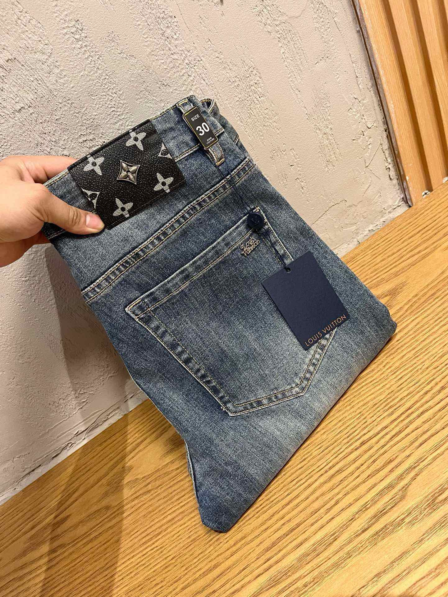 P500 LV 2024ss fall and winter new fashion trend bias small leg jeans customized full set of hardware new brand design craftsmanship fine workmanship details perfect high version of the yardage: 29-38 (no 35.37)-high-fashion bags