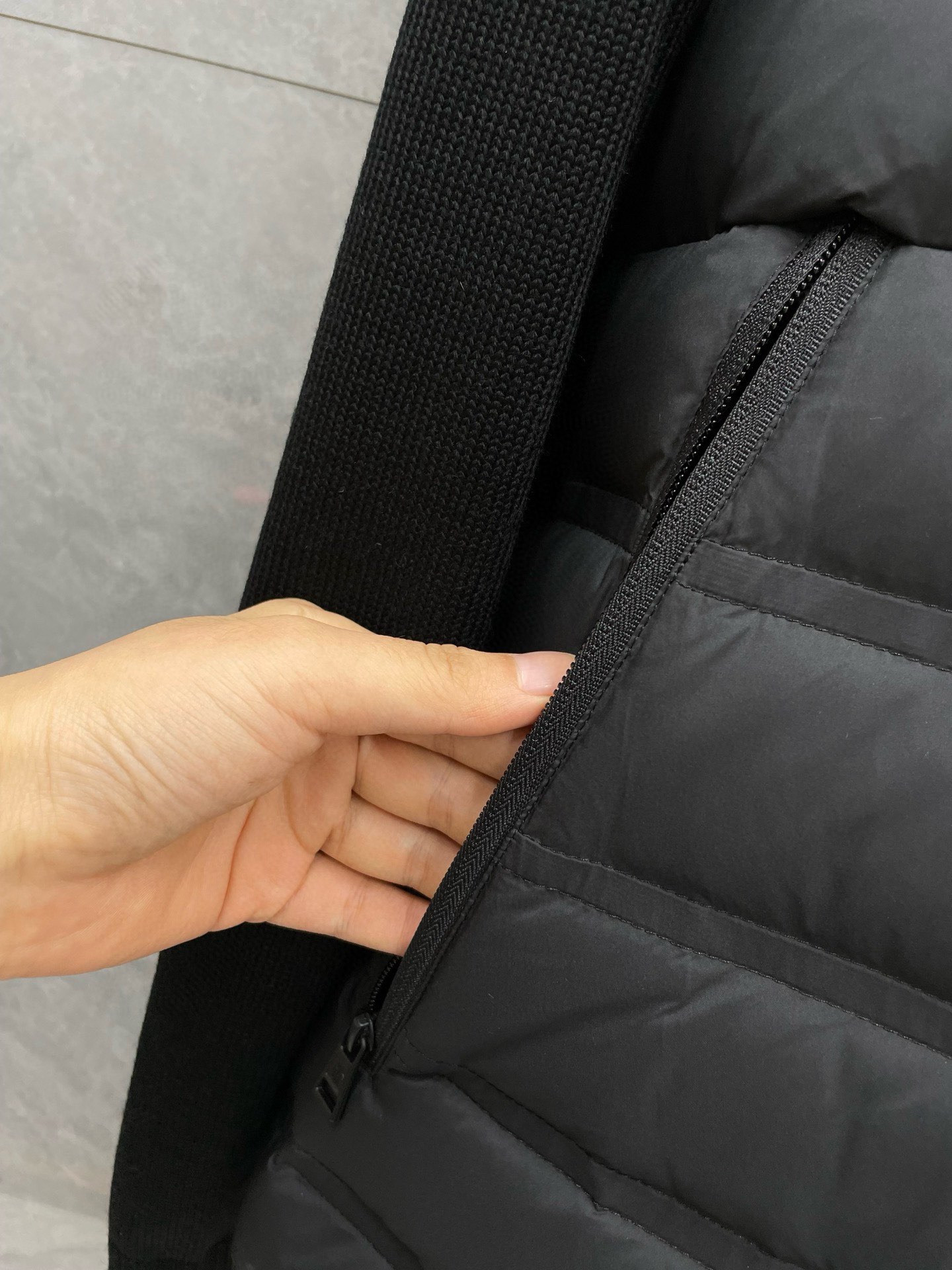 ¡P1080 Moncler Moncler de gama alta recomendada ganado 2024 Otoño / Invierno de los hombres pura 90 Chaqueta de Down Patchwork mangas de lana! Noble pedigrí, sensación esponjosa, arma fría, de gama alta de primer nivel de ropa lista para usar, toda la pieza de ropa usando el diseño de artesanía pesada mano, la parte interior del esqueleto como un apoyo son todas las tiras en relieve a mano de revestimiento impermeable en forma de impermeable al aire libre como el tono de los elementos de diseño de la moda no es a la funcionalidad orientada a los modelos de desgaste de alta calle llena de selección importados de alto grado de 90 pato blanco hacia abajo + 10 plumas, de alto peso en gramos, de espesor, el calor rápido y efecto calor politérmico es muy bueno para recoger la artesanía tradicional de Zegna. Zegna artesanía tradicional pieza Símbolo y da la nueva temporada de la vitalidad de la moda y el valor estético de la moda también Zhuangyixia estilo de élite urbana de los hombres preferidos Tamaño: M-3XL178 140 libras desgaste L Slim máxima usable 190 libras