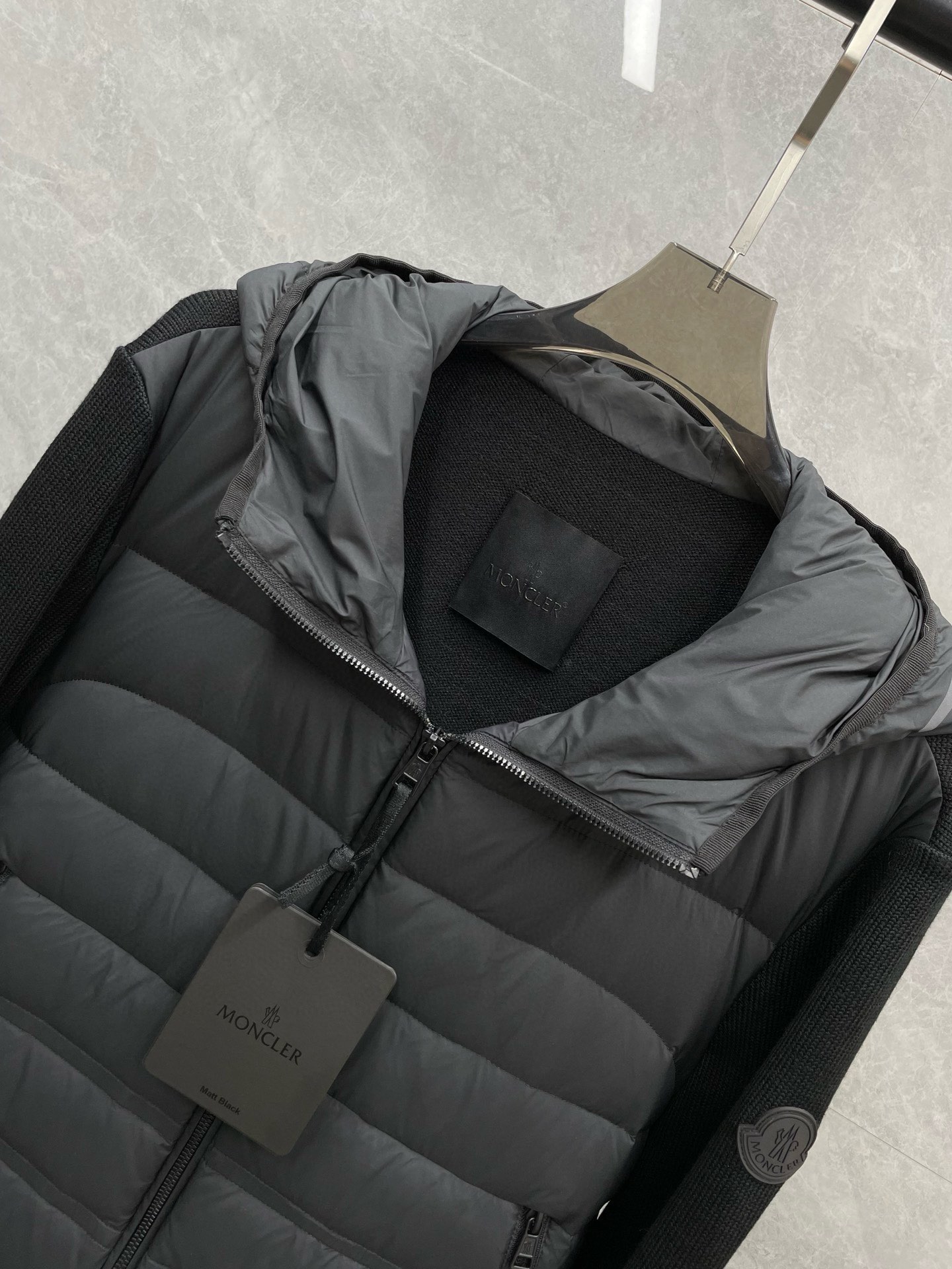 P1080 Moncler Moncler High-end recommended cattle 2024 fall and winter models of men's pure 90 down jacket spliced wool sleeves! Noble lineage, fluffy sense of full, cold weather weapon High-end top tier ready-to-wear The entire garment is designed using hand-heavy craftsmanship, the inner part of the skeleton as a support are all over the hand-pressing adhesive strips of waterproof coating in the shape of outdoor punching jacket as the tone of the design elements of fashion is not dominated by functionality of the high-street practical wear models filler for imported high-grade selection of 90 white duck down + 10 feathers high weight, thick, fast heat and polythermal warmth excellent effect gathering Zegna's traditional craftsmanship Symbol piece and gives the new season of fashion vitality and fashion aesthetic value also Zhuangyixiang style urban elite men preferred Size: M-3XL178 140 pounds wear L Slim maximum wearable 190 pounds - high quality replica handbags